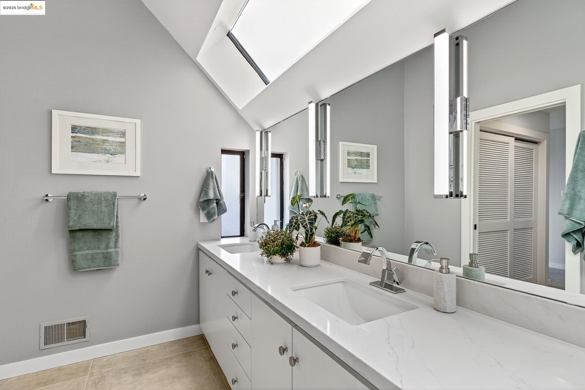 Detail Gallery Image 41 of 60 For 6475 Swainland Rd, Oakland,  CA 94611 - 3 Beds | 3 Baths