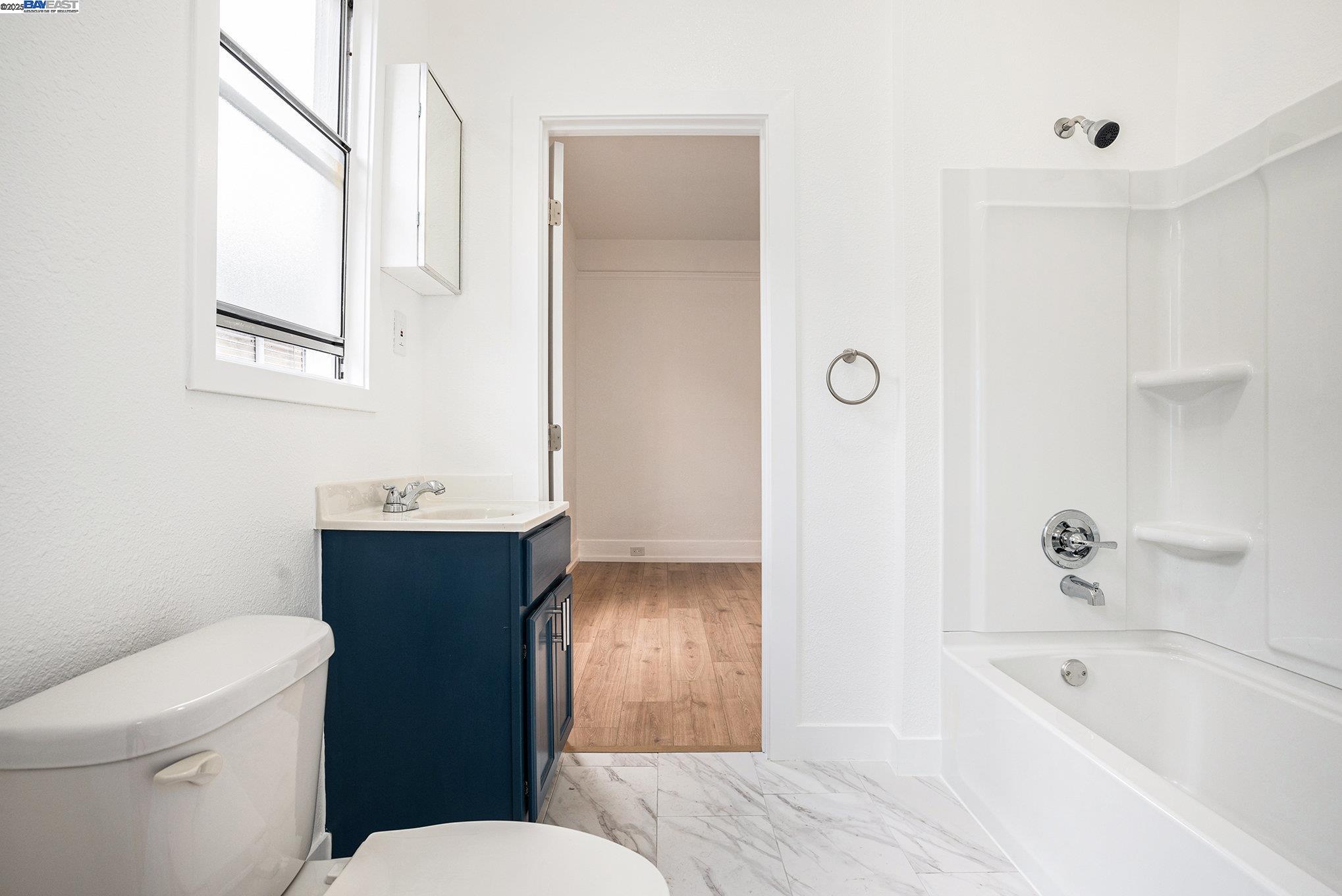 Detail Gallery Image 13 of 18 For 1230 39th Ave, Oakland,  CA 94601 - 2 Beds | 1 Baths
