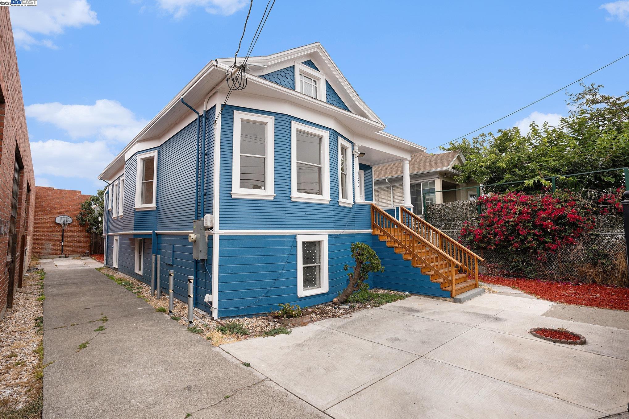 Detail Gallery Image 17 of 18 For 1230 39th Ave, Oakland,  CA 94601 - 2 Beds | 1 Baths