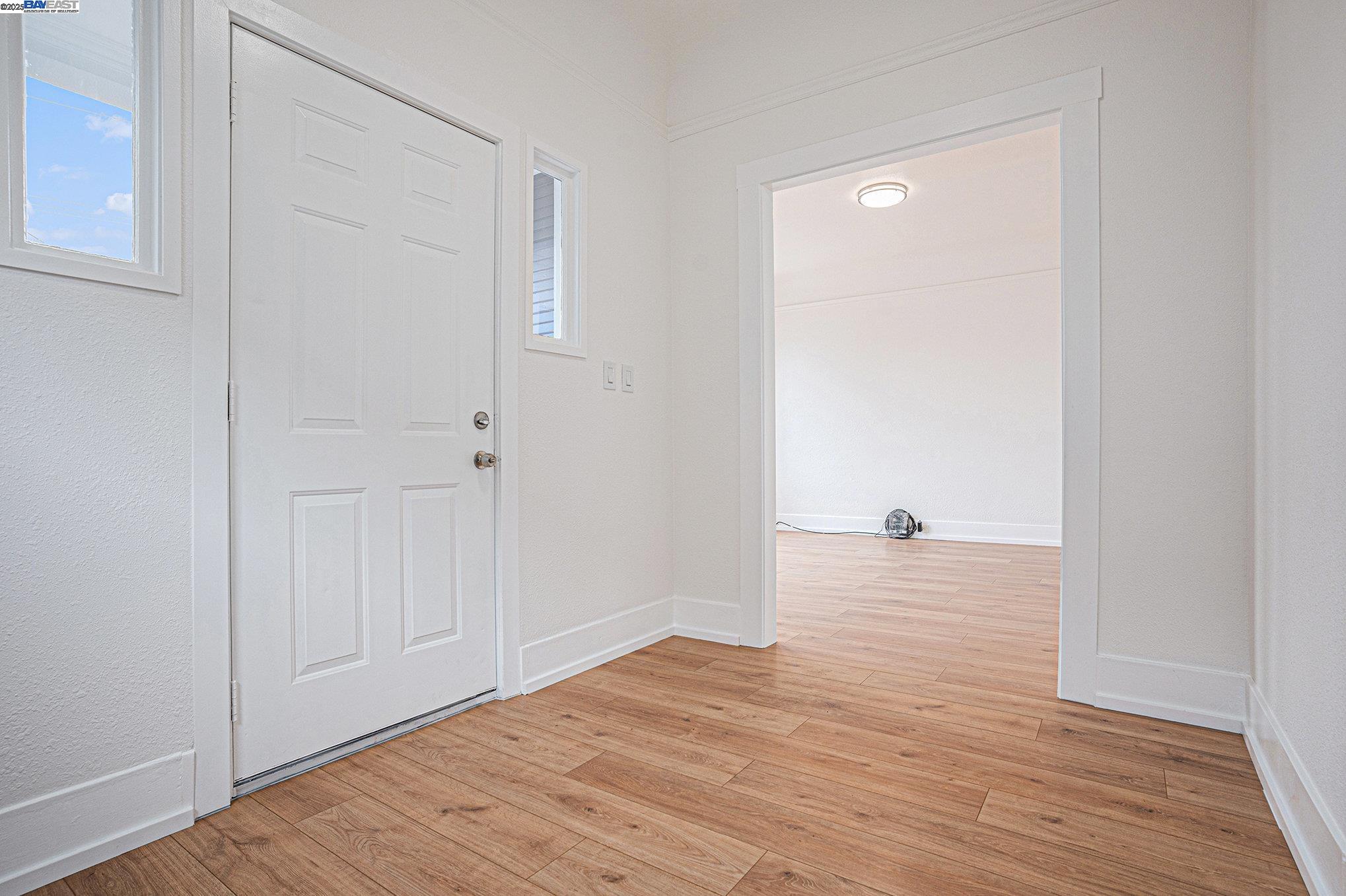 Detail Gallery Image 6 of 18 For 1230 39th Ave, Oakland,  CA 94601 - 2 Beds | 1 Baths