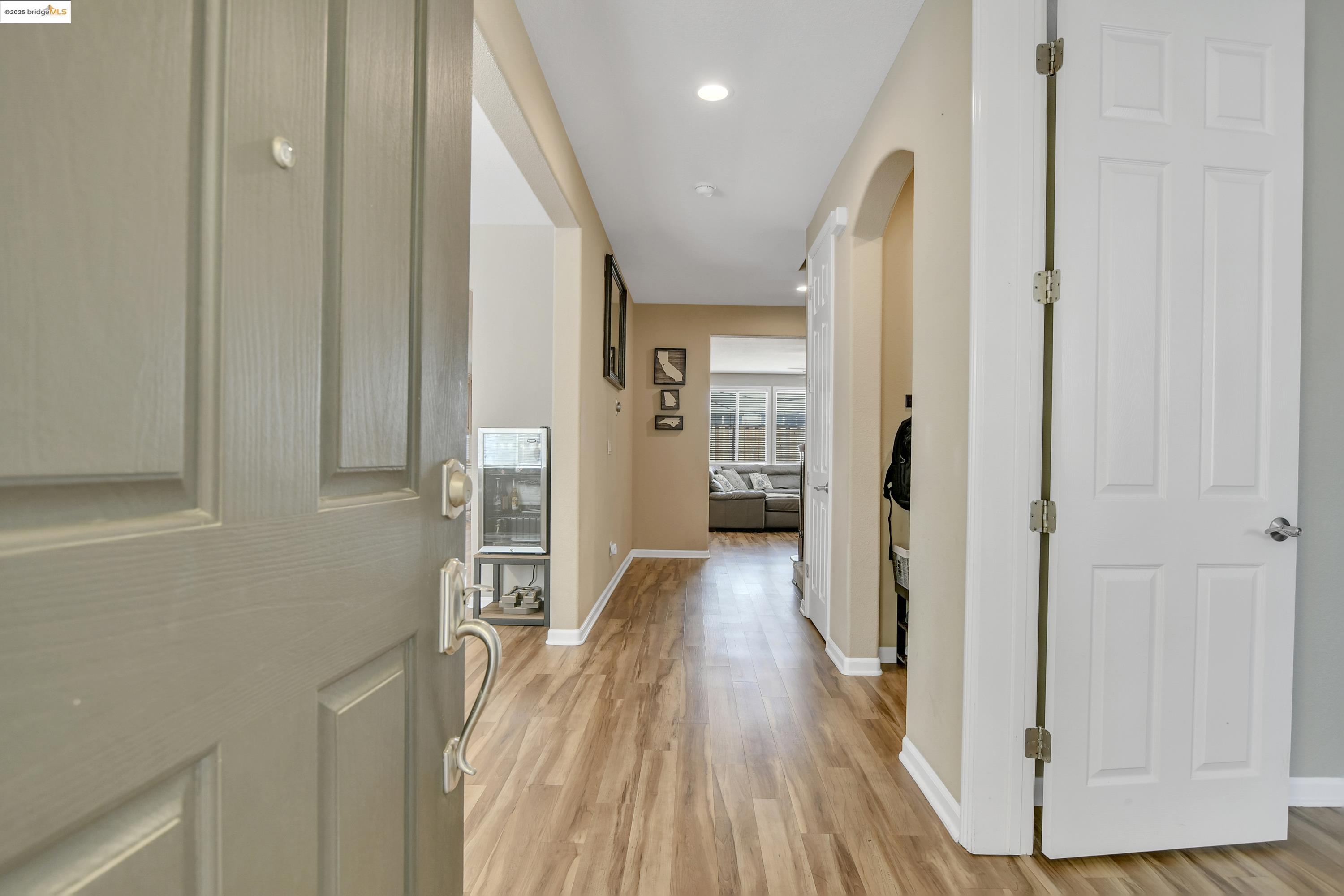Detail Gallery Image 4 of 44 For 5563 Arcadia Cir, Discovery Bay,  CA 94505 - 4 Beds | 2/1 Baths