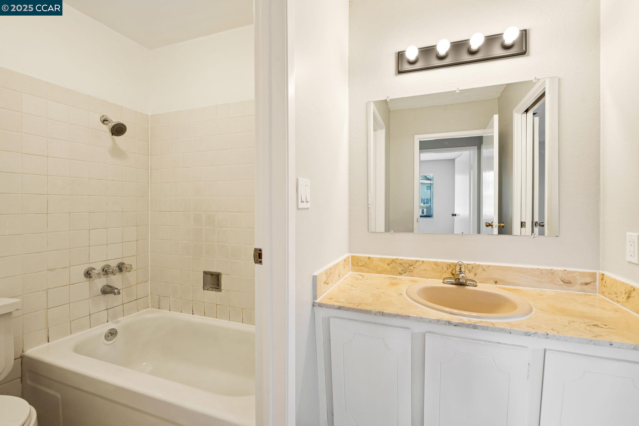 Photo #15: 41110648 Listing: Photo #15