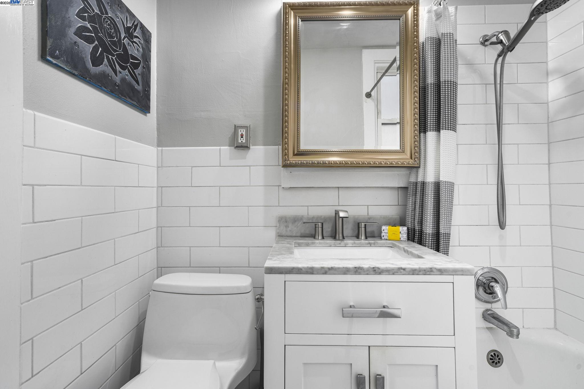 Detail Gallery Image 14 of 25 For 1925 Leavenworth St #7,  San Francisco,  CA 94133 - 1 Beds | 1 Baths