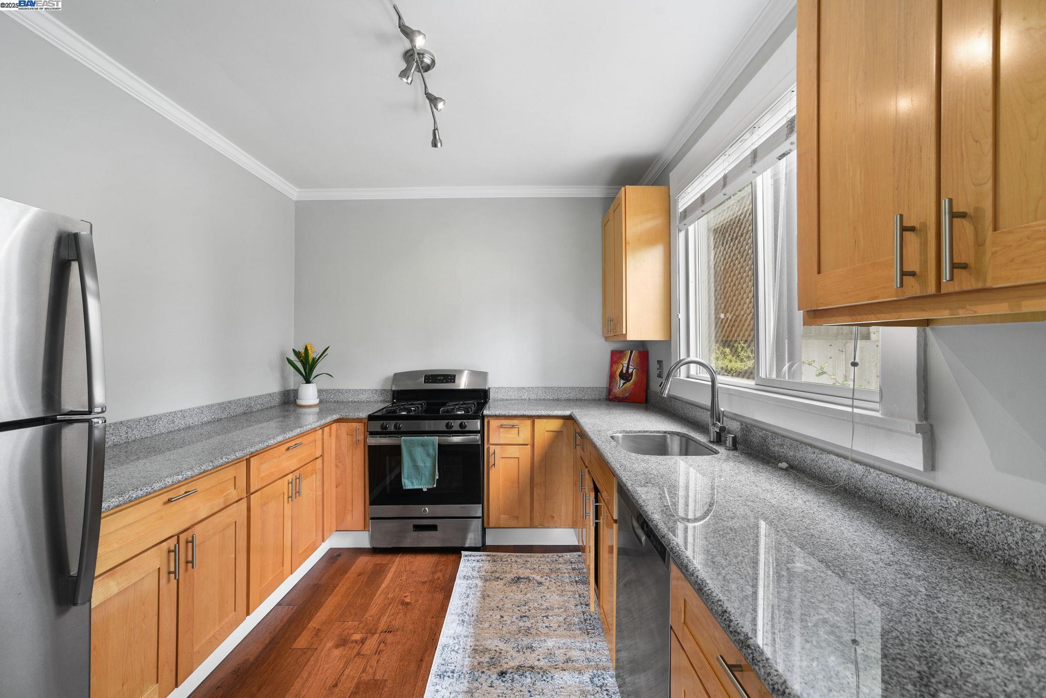 Detail Gallery Image 5 of 25 For 1925 Leavenworth St #7,  San Francisco,  CA 94133 - 1 Beds | 1 Baths