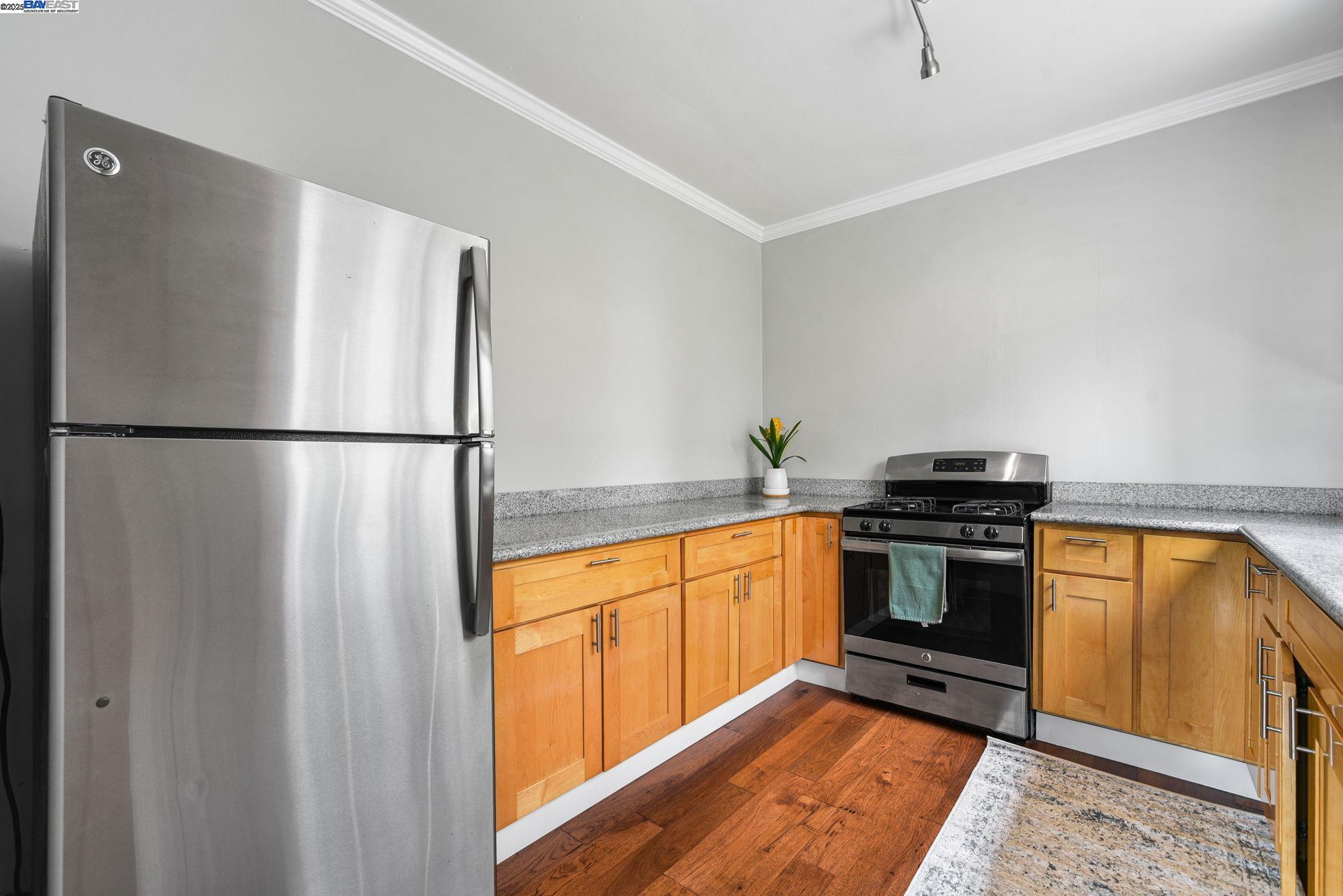 Detail Gallery Image 6 of 25 For 1925 Leavenworth St #7,  San Francisco,  CA 94133 - 1 Beds | 1 Baths