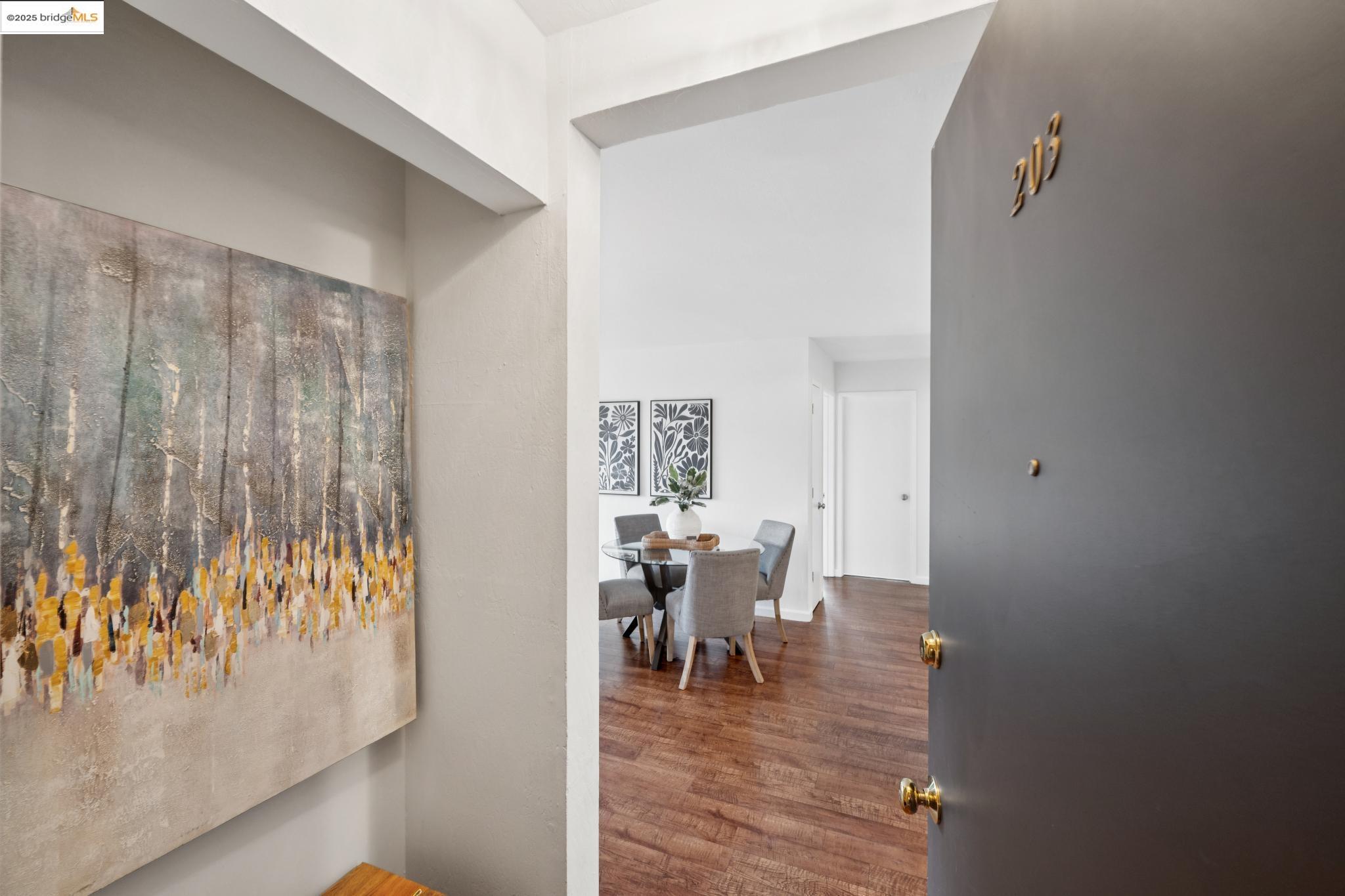 Detail Gallery Image 2 of 32 For 696 Athol Ave #203,  Oakland,  CA 94610 - 2 Beds | 2 Baths