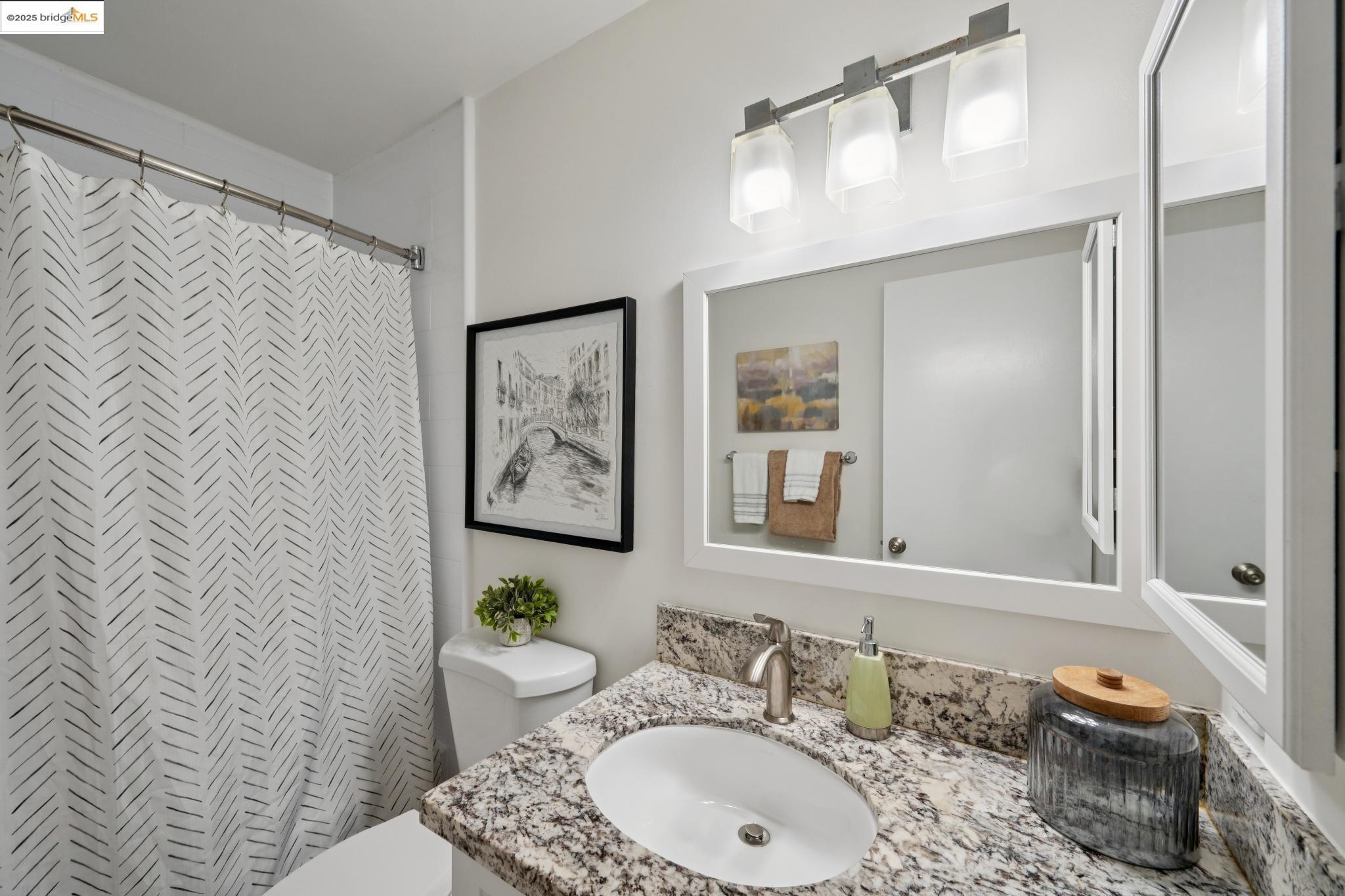 Detail Gallery Image 27 of 32 For 696 Athol Ave #203,  Oakland,  CA 94610 - 2 Beds | 2 Baths
