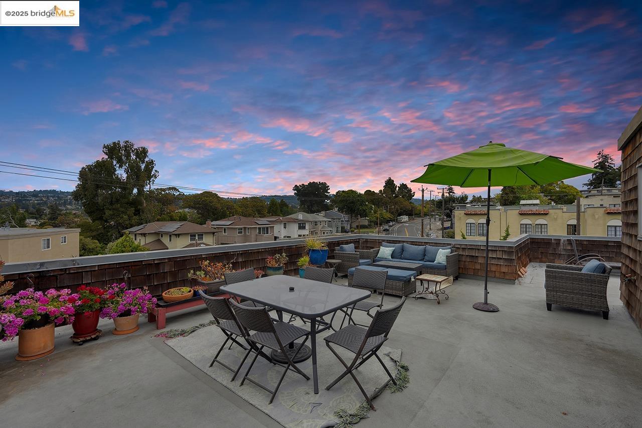 Detail Gallery Image 29 of 32 For 696 Athol Ave #203,  Oakland,  CA 94610 - 2 Beds | 2 Baths
