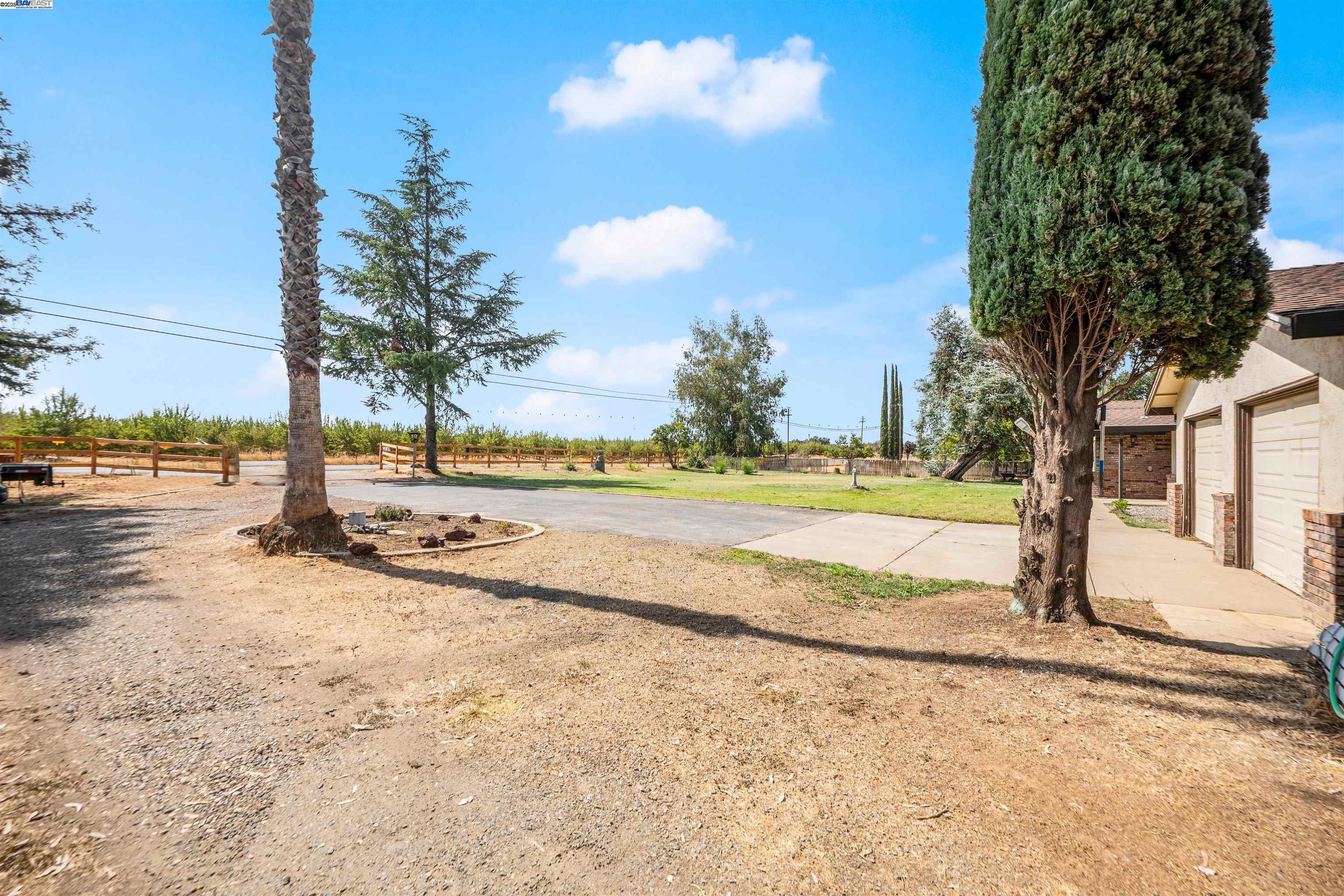 Detail Gallery Image 5 of 56 For 4653 Wheatland Rd, Wheatland,  CA 95692 - 4 Beds | 2 Baths