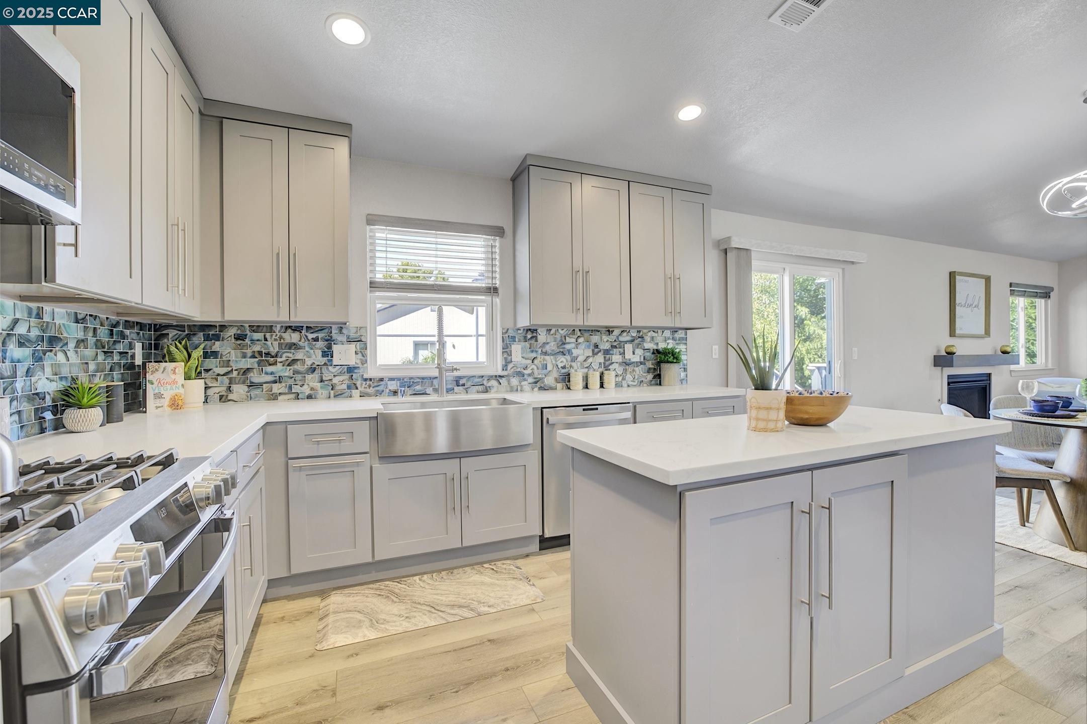 Detail Gallery Image 1 of 60 For 3899 Creekside Way, Oakley,  CA 94561 - 4 Beds | 2/1 Baths