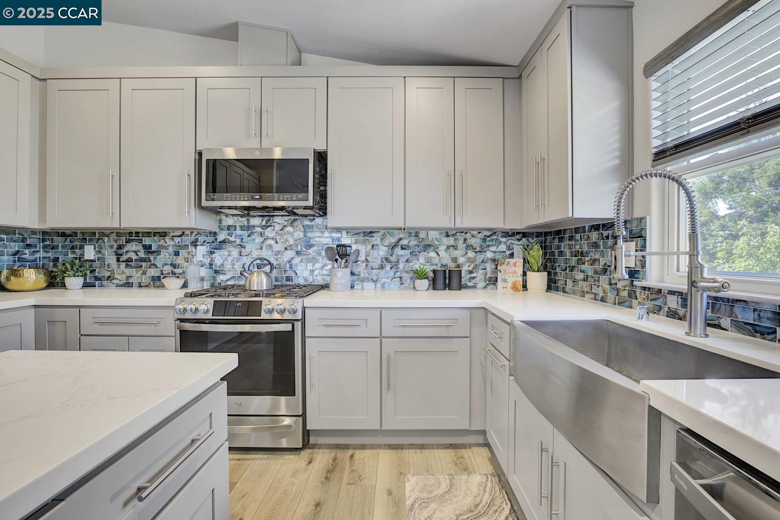 Detail Gallery Image 16 of 60 For 3899 Creekside Way, Oakley,  CA 94561 - 4 Beds | 2/1 Baths