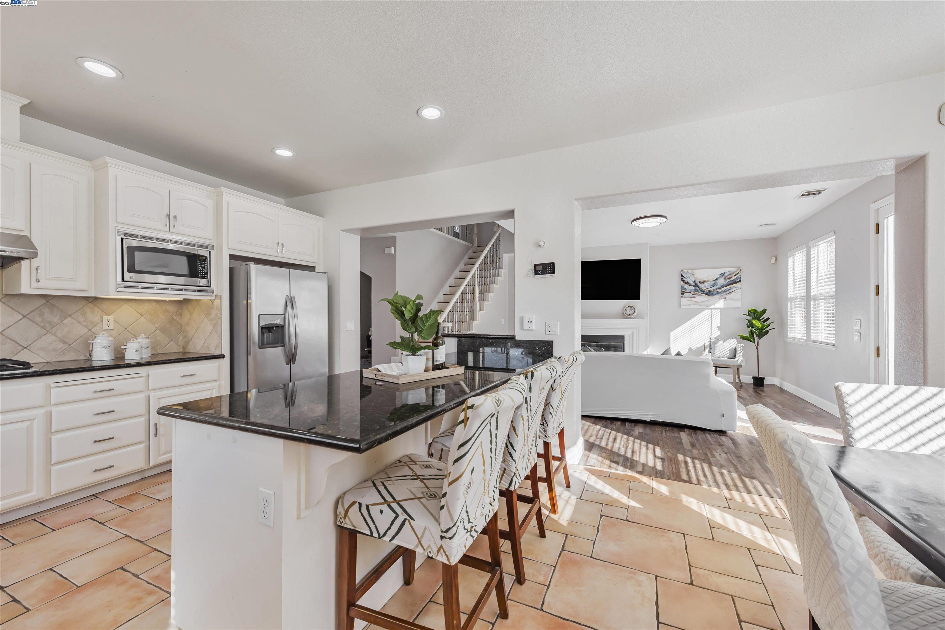 Detail Gallery Image 12 of 43 For 3109 Vista Lane, Hayward,  CA 94541 - 6 Beds | 3 Baths