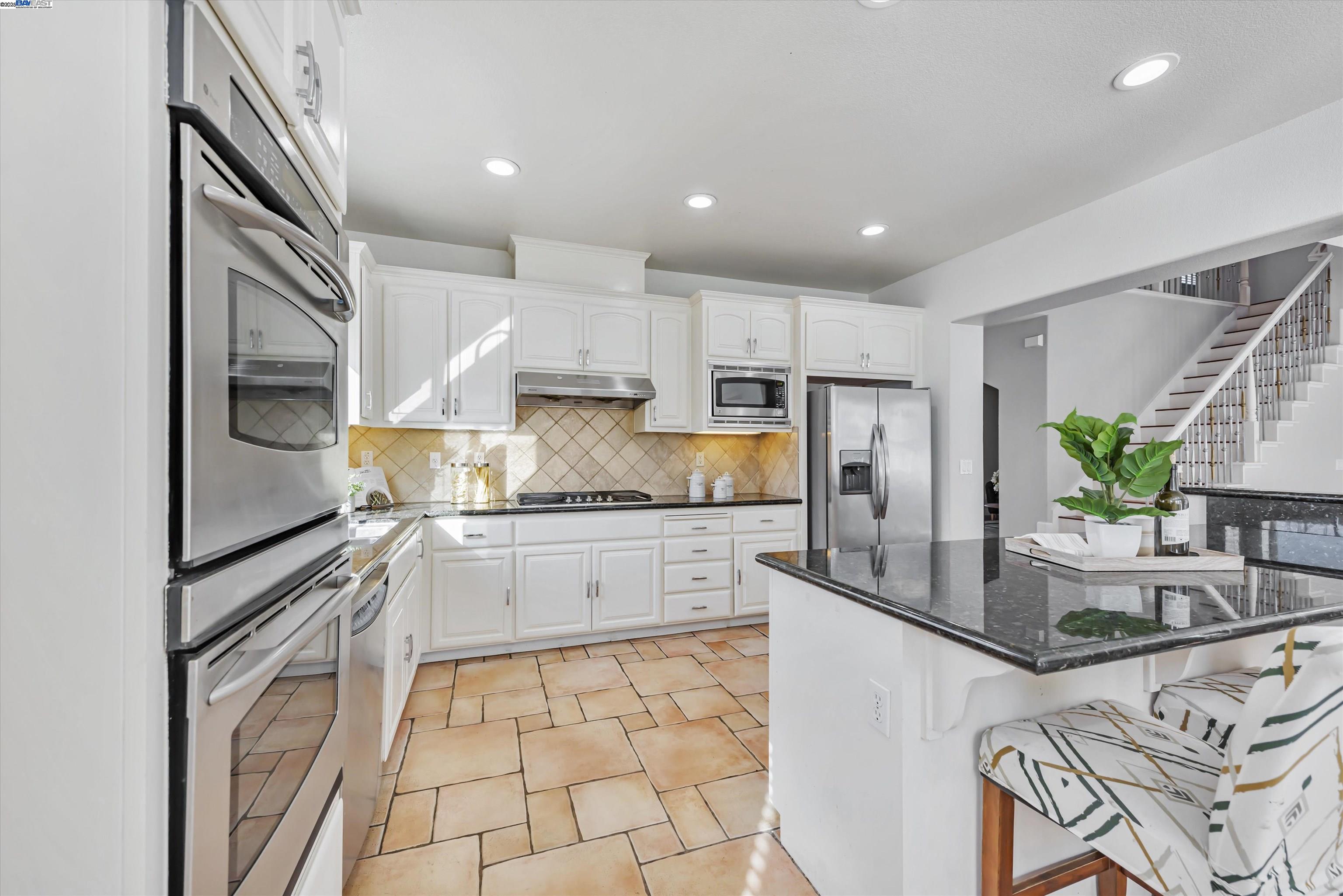 Detail Gallery Image 13 of 43 For 3109 Vista Lane, Hayward,  CA 94541 - 6 Beds | 3 Baths