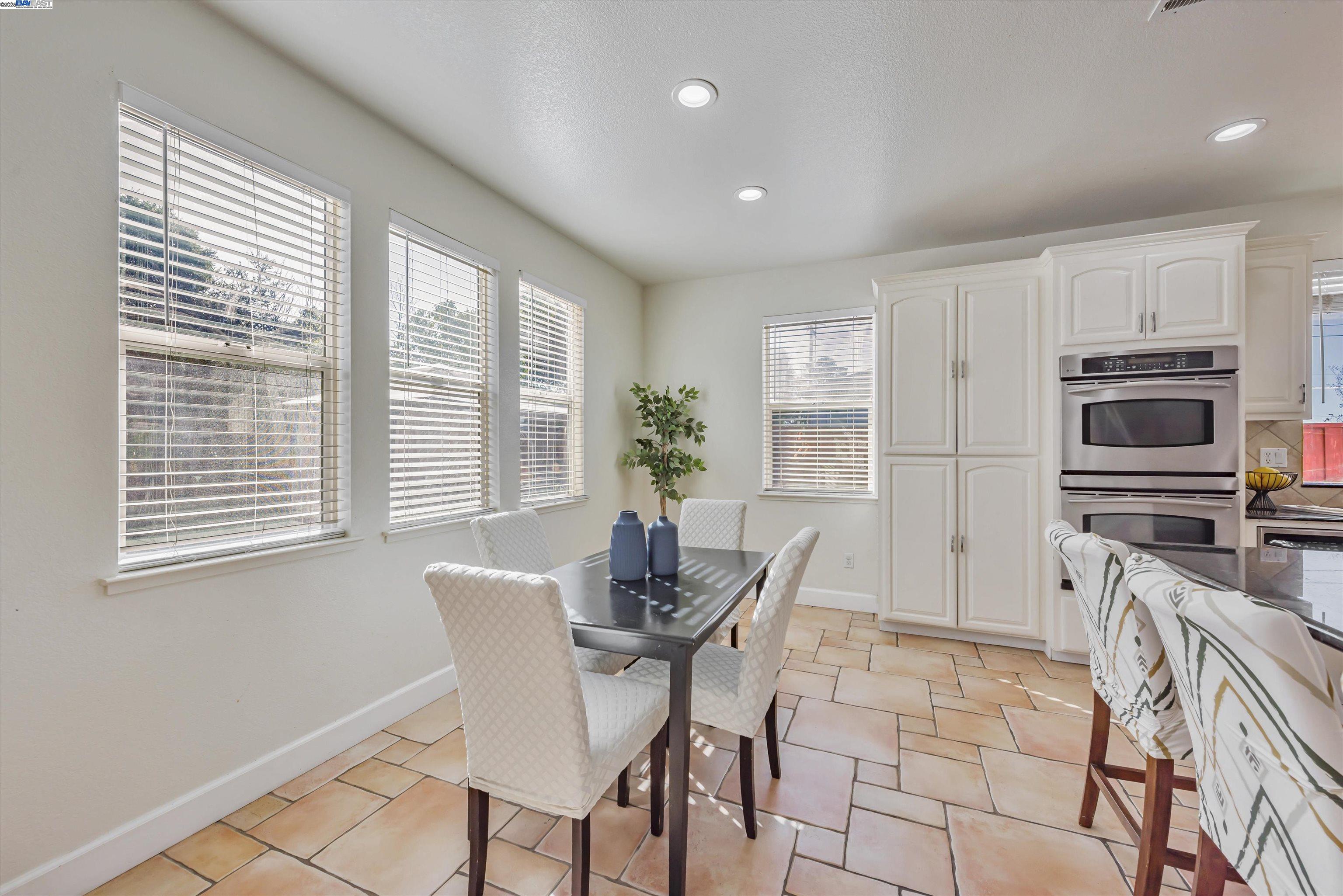 Detail Gallery Image 18 of 43 For 3109 Vista Lane, Hayward,  CA 94541 - 6 Beds | 3 Baths