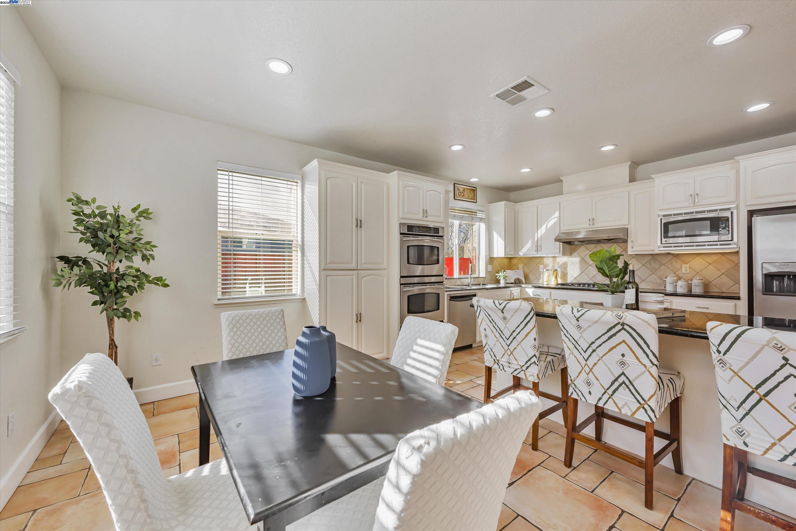 Detail Gallery Image 19 of 43 For 3109 Vista Lane, Hayward,  CA 94541 - 6 Beds | 3 Baths