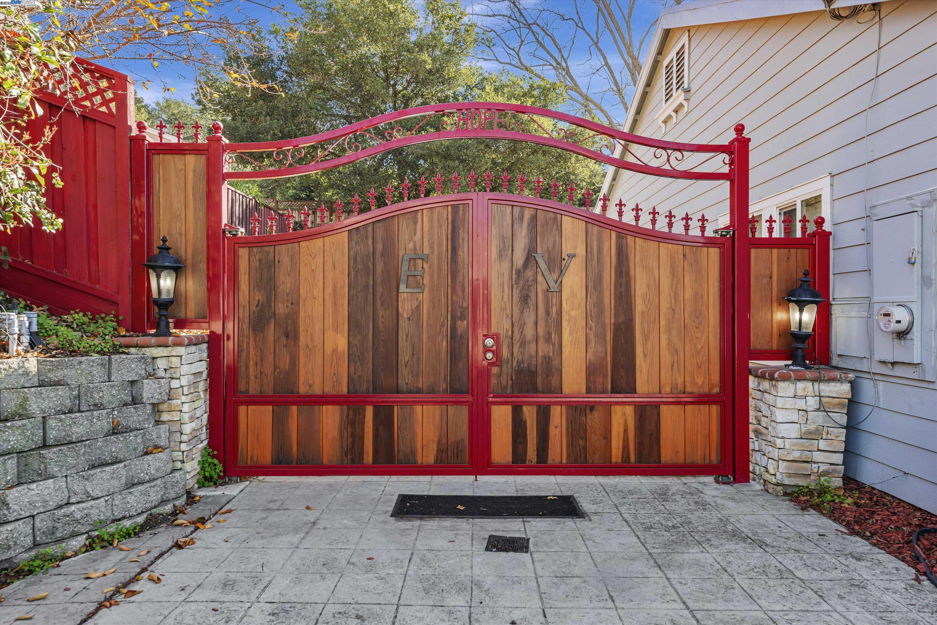 Detail Gallery Image 6 of 43 For 3109 Vista Lane, Hayward,  CA 94541 - 6 Beds | 3 Baths