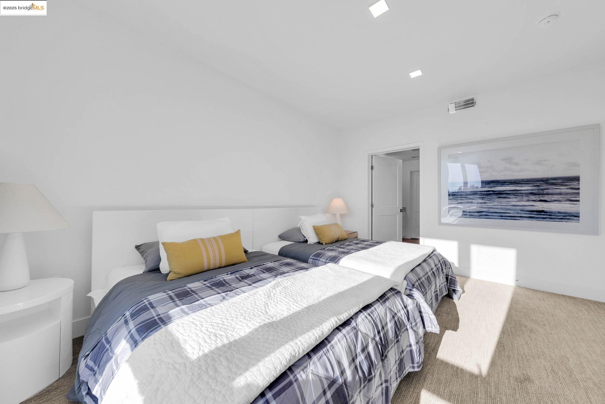Detail Gallery Image 17 of 37 For Rambla #611,  Santa Clara,  CA 95051-1588 - 3 Beds | 2/1 Baths