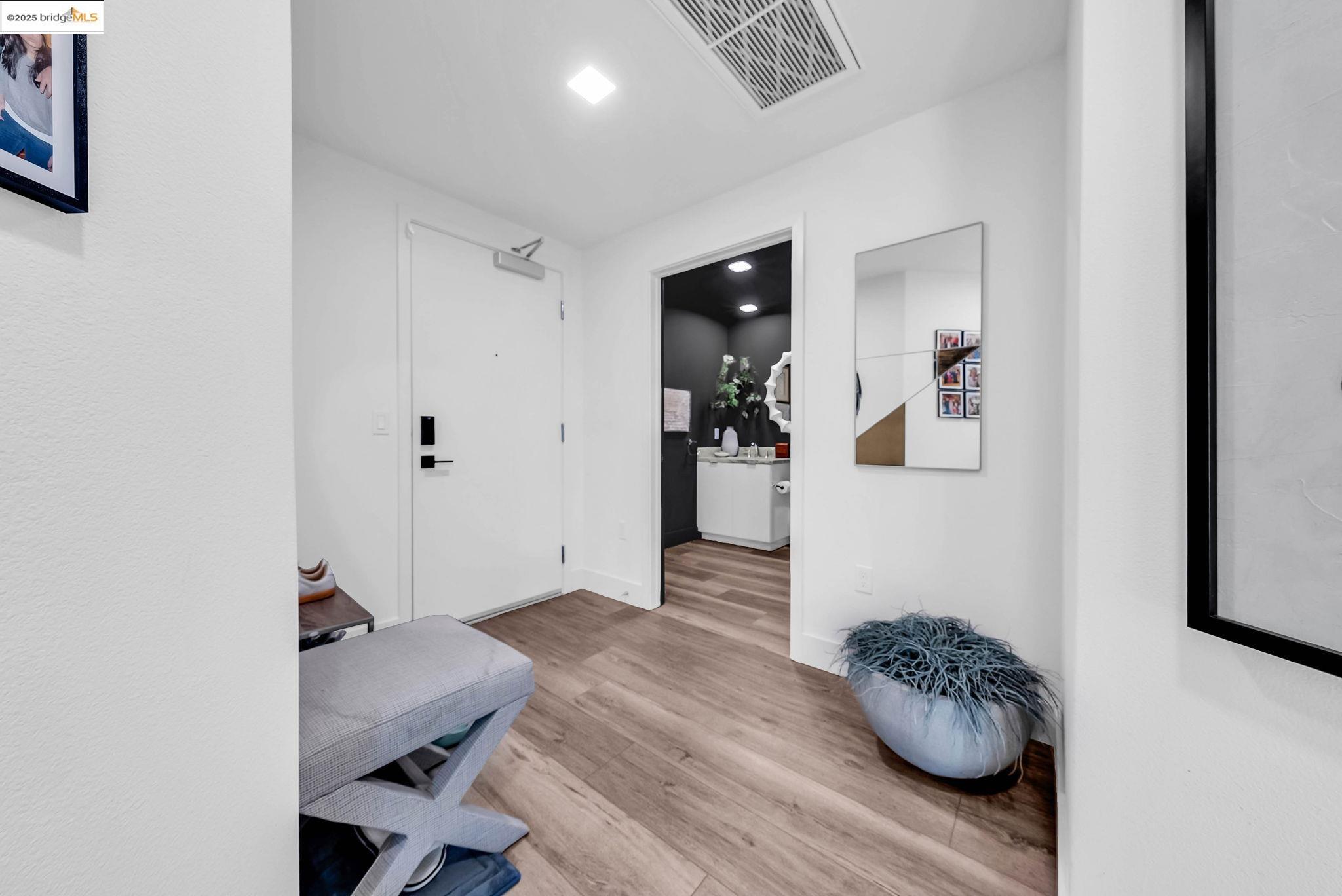 Detail Gallery Image 3 of 37 For Rambla #611,  Santa Clara,  CA 95051-1588 - 3 Beds | 2/1 Baths
