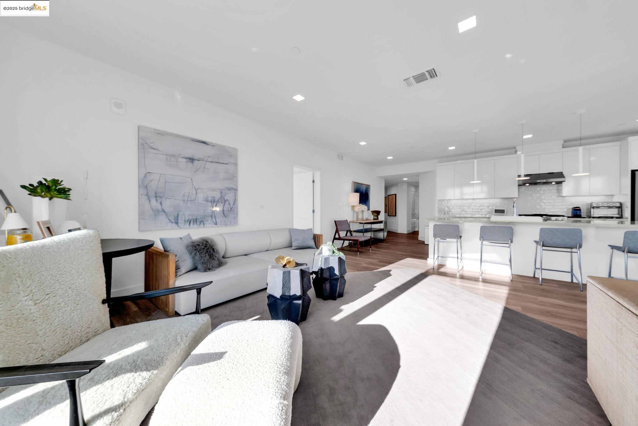 Detail Gallery Image 4 of 37 For Rambla #611,  Santa Clara,  CA 95051-1588 - 3 Beds | 2/1 Baths