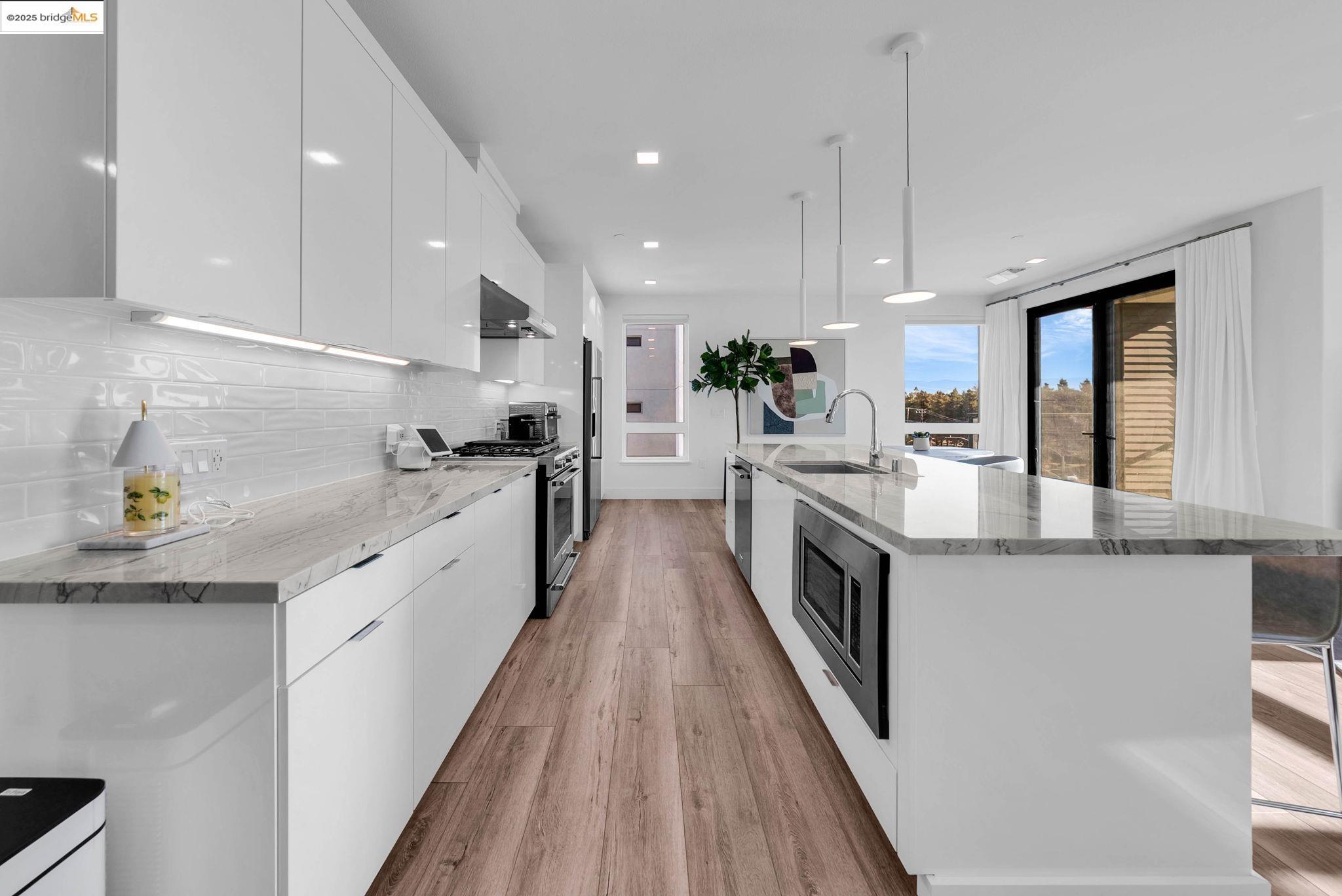 Detail Gallery Image 8 of 37 For Rambla #611,  Santa Clara,  CA 95051-1588 - 3 Beds | 2/1 Baths
