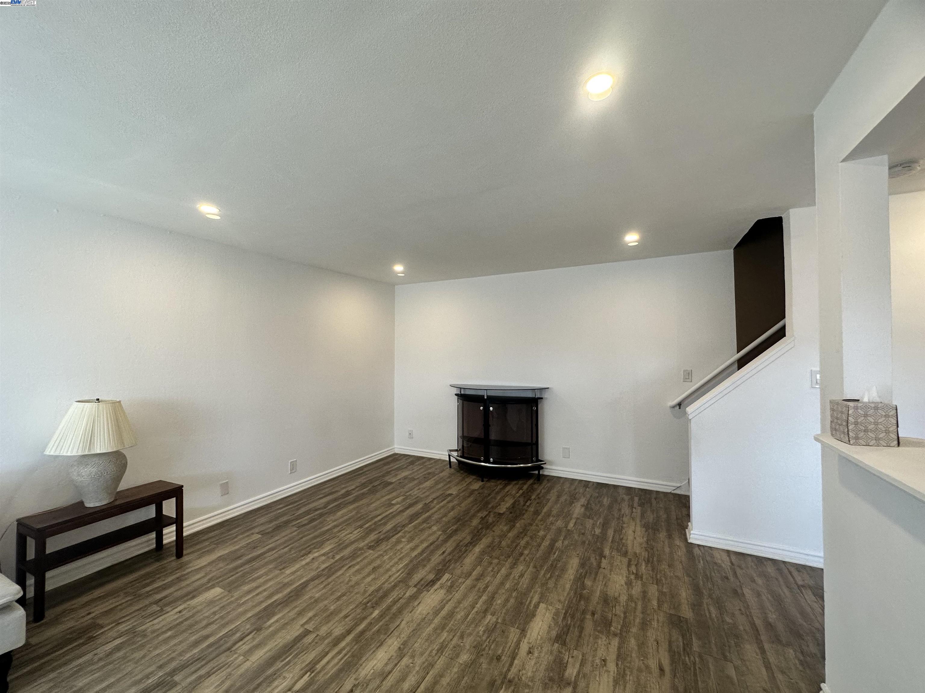 Detail Gallery Image 2 of 30 For 670 Fargo Ave #8,  San Leandro,  CA 94579 - 3 Beds | 3 Baths