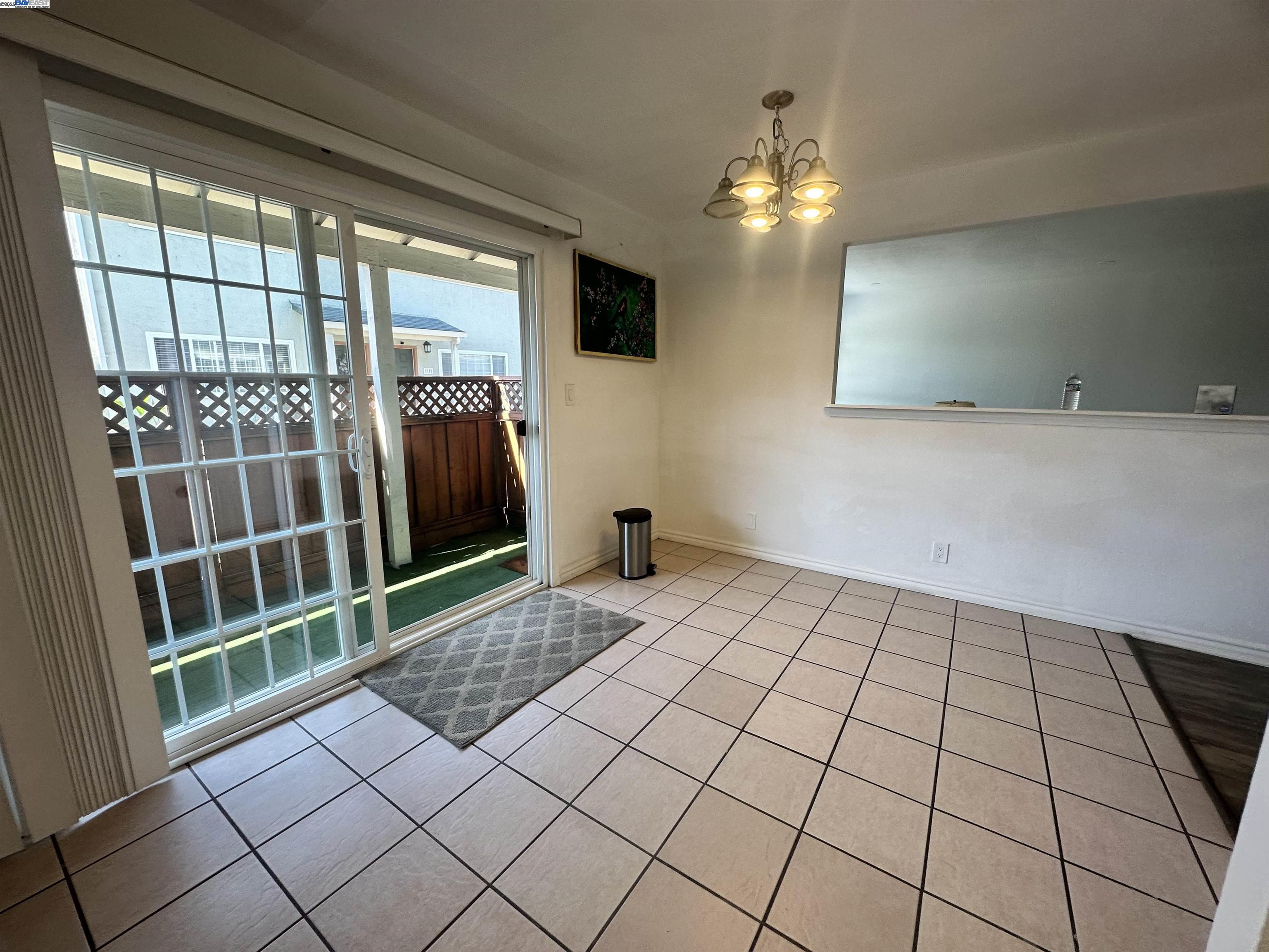 Detail Gallery Image 4 of 30 For 670 Fargo Ave #8,  San Leandro,  CA 94579 - 3 Beds | 3 Baths