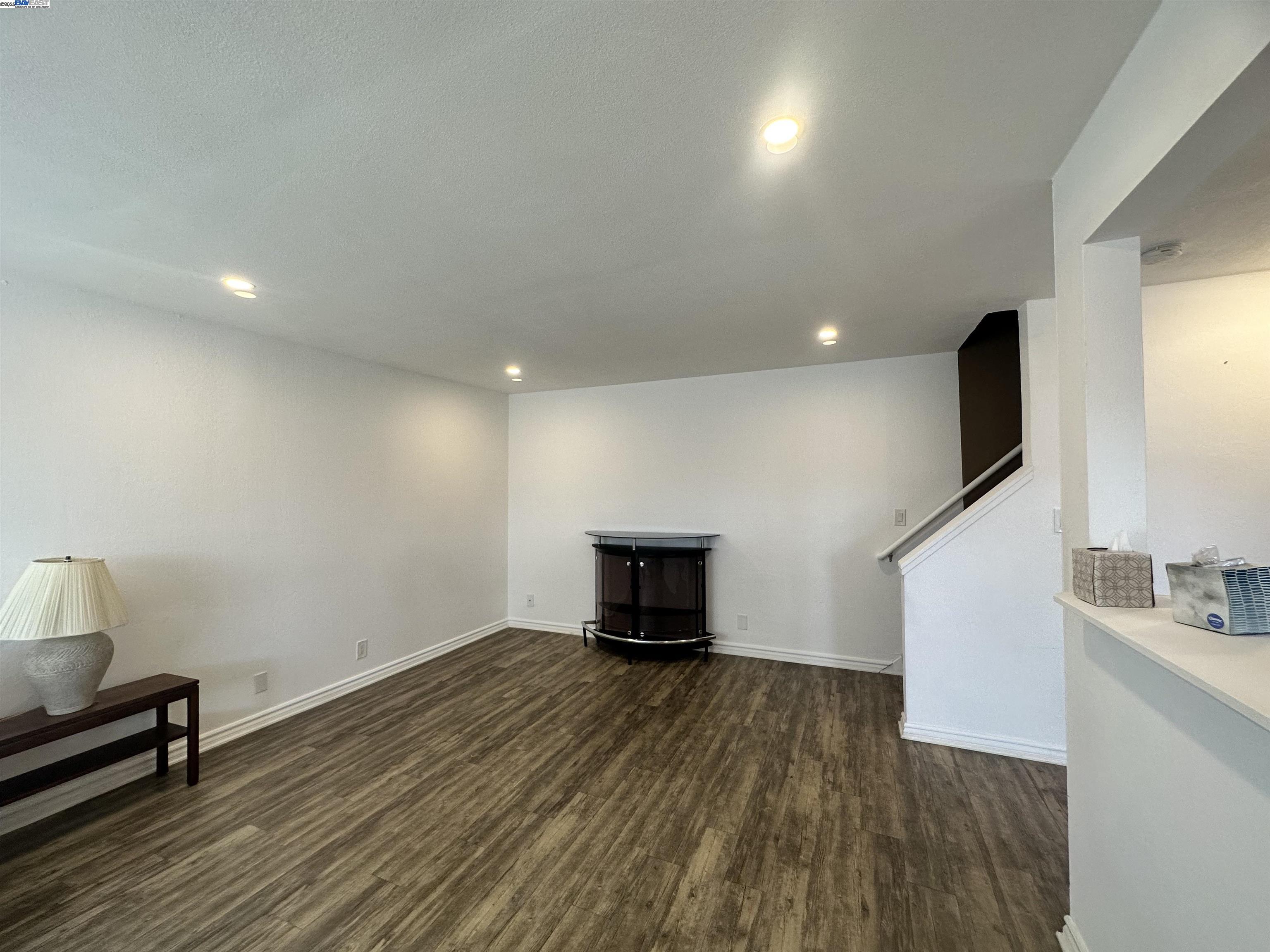 Detail Gallery Image 5 of 30 For 670 Fargo Ave #8,  San Leandro,  CA 94579 - 3 Beds | 3 Baths