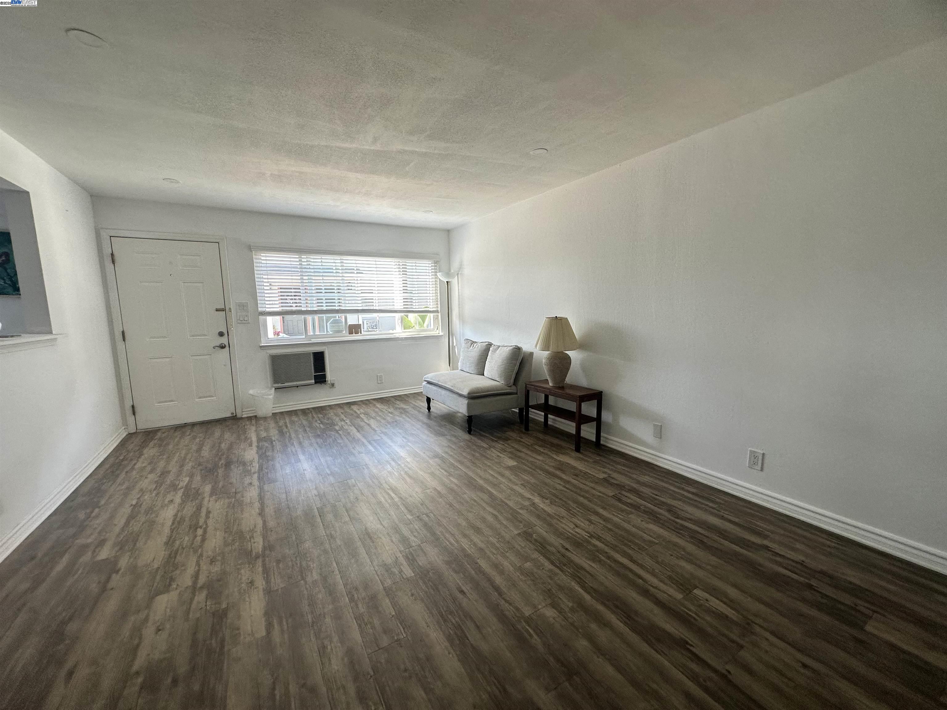 Detail Gallery Image 6 of 30 For 670 Fargo Ave #8,  San Leandro,  CA 94579 - 3 Beds | 3 Baths