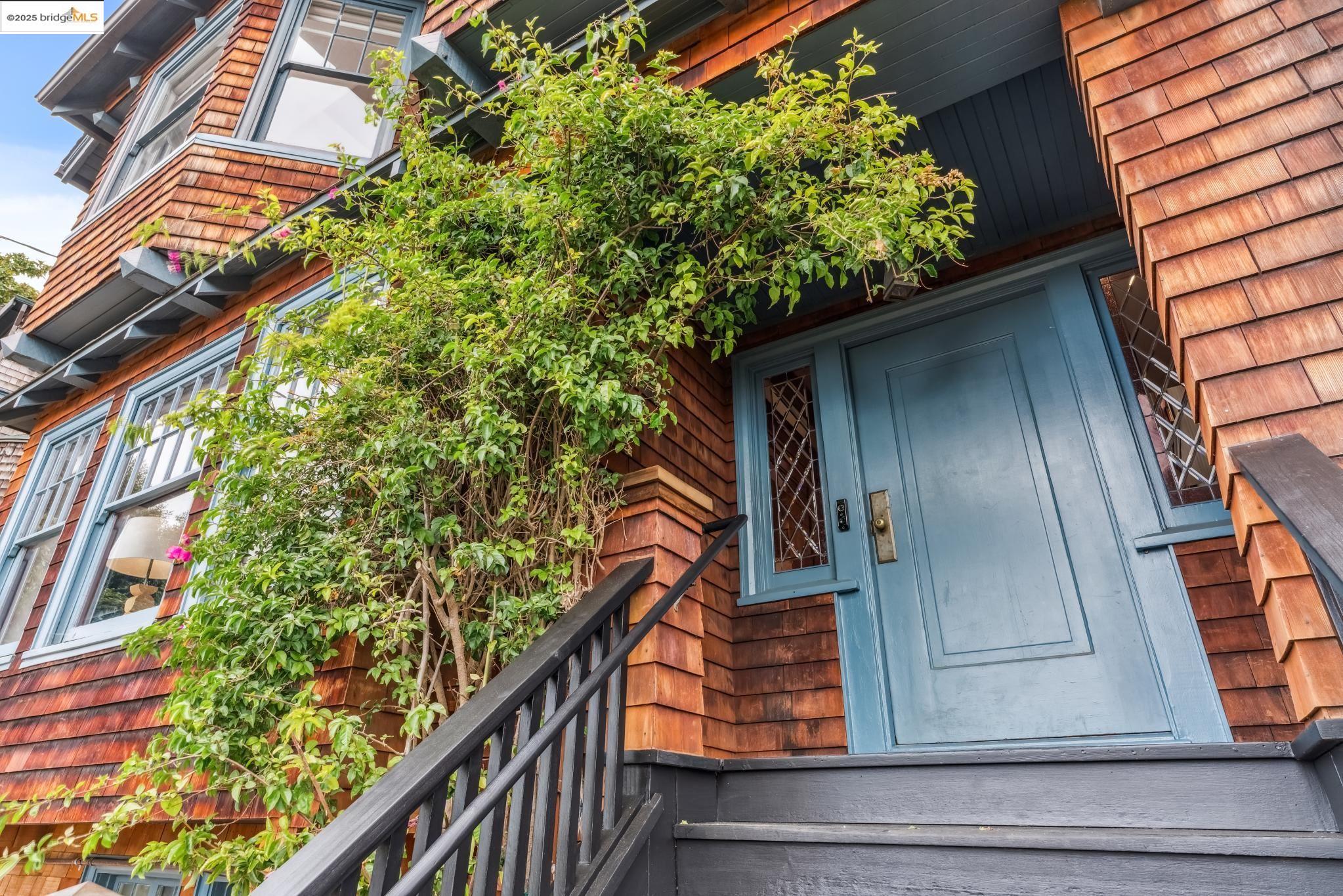 Detail Gallery Image 2 of 60 For 60 Panoramic Way, Berkeley,  CA 94704 - 5 Beds | 4/1 Baths
