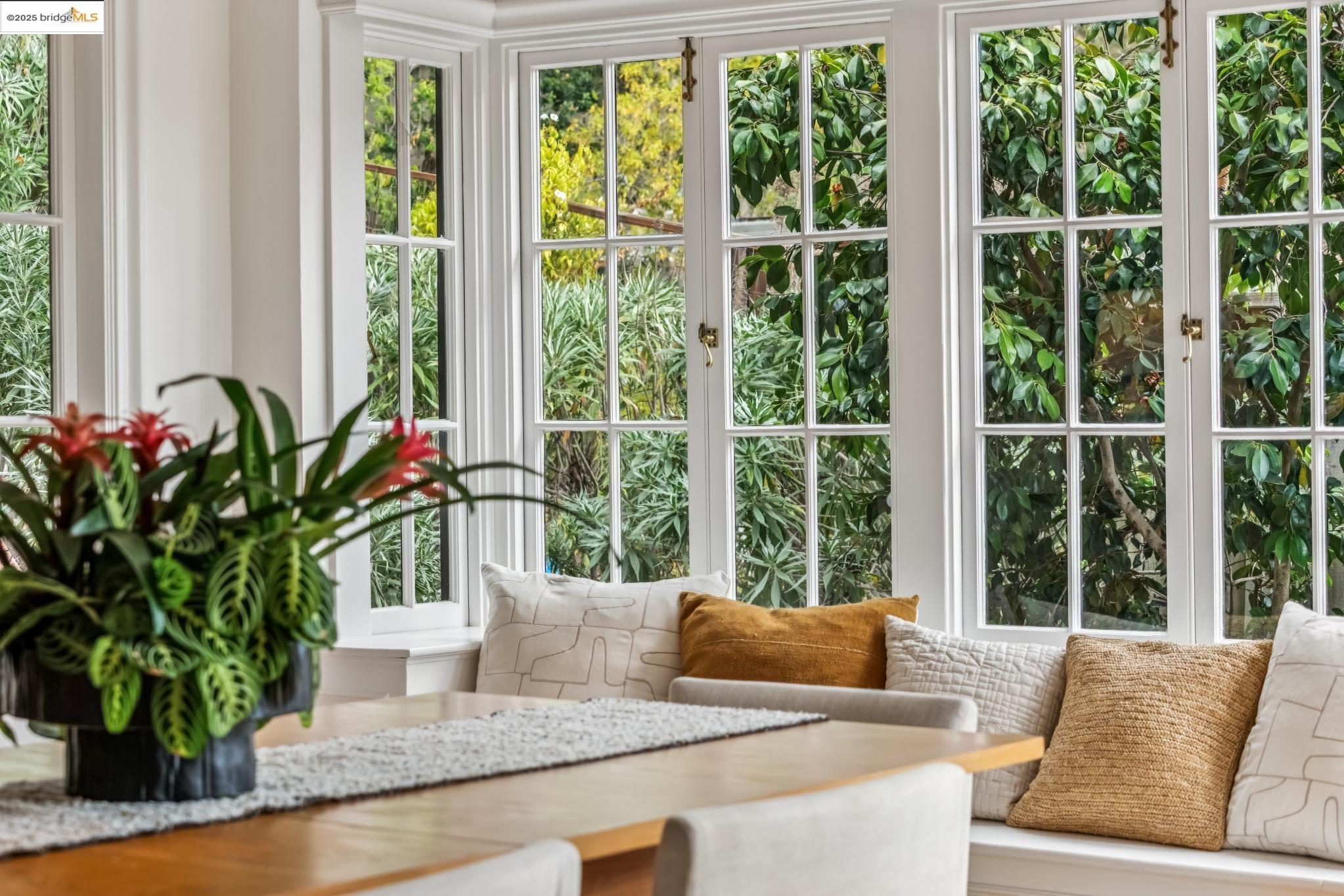 Detail Gallery Image 14 of 60 For 60 Panoramic Way, Berkeley,  CA 94704 - 5 Beds | 4/1 Baths