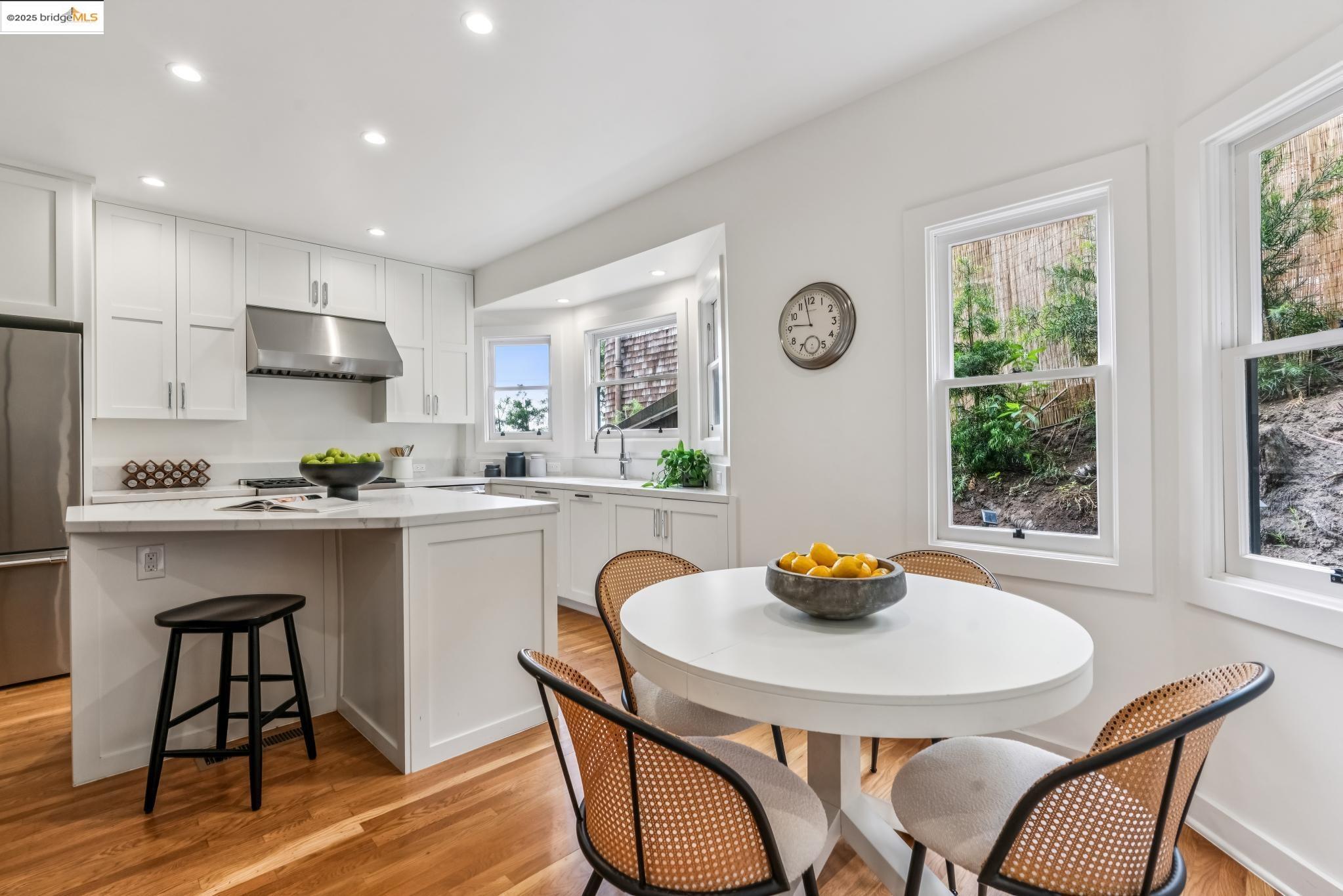 Detail Gallery Image 16 of 60 For 60 Panoramic Way, Berkeley,  CA 94704 - 5 Beds | 4/1 Baths