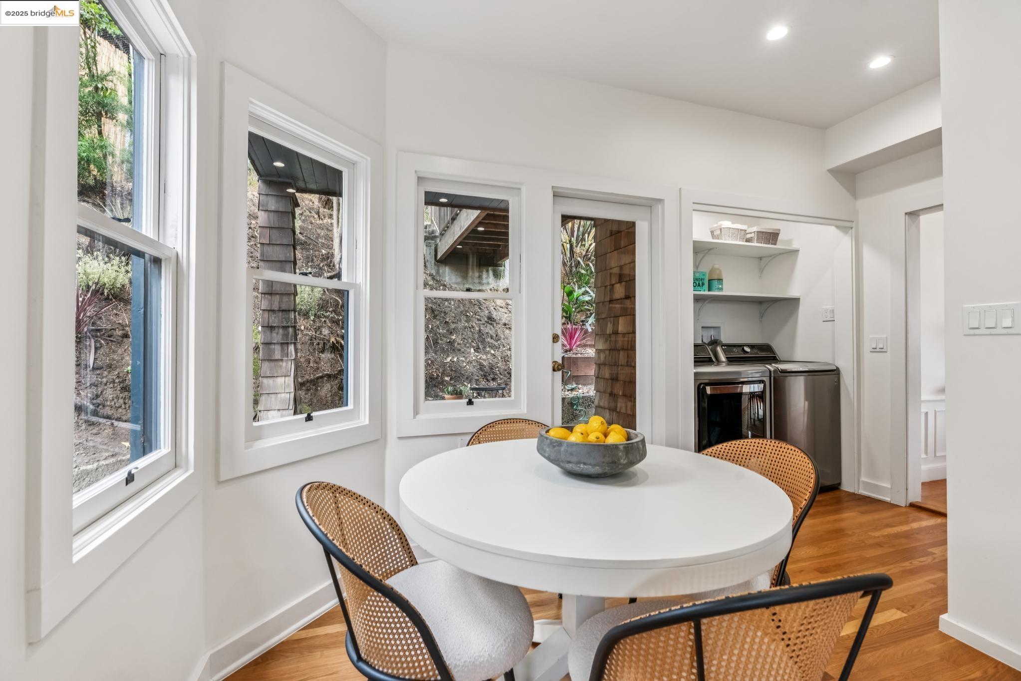 Detail Gallery Image 17 of 60 For 60 Panoramic Way, Berkeley,  CA 94704 - 5 Beds | 4/1 Baths
