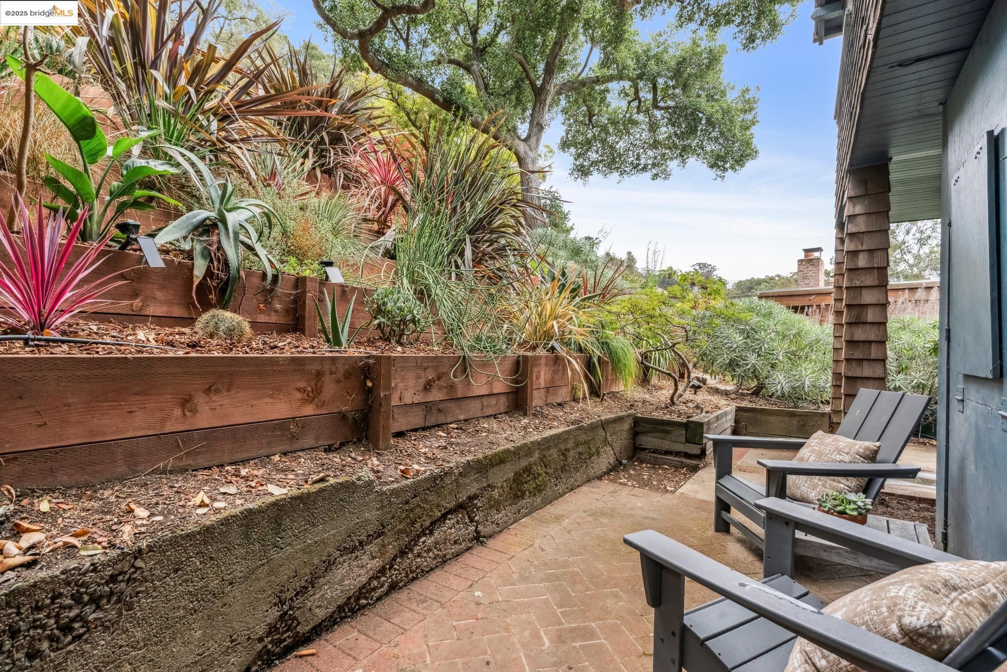 Detail Gallery Image 18 of 60 For 60 Panoramic Way, Berkeley,  CA 94704 - 5 Beds | 4/1 Baths