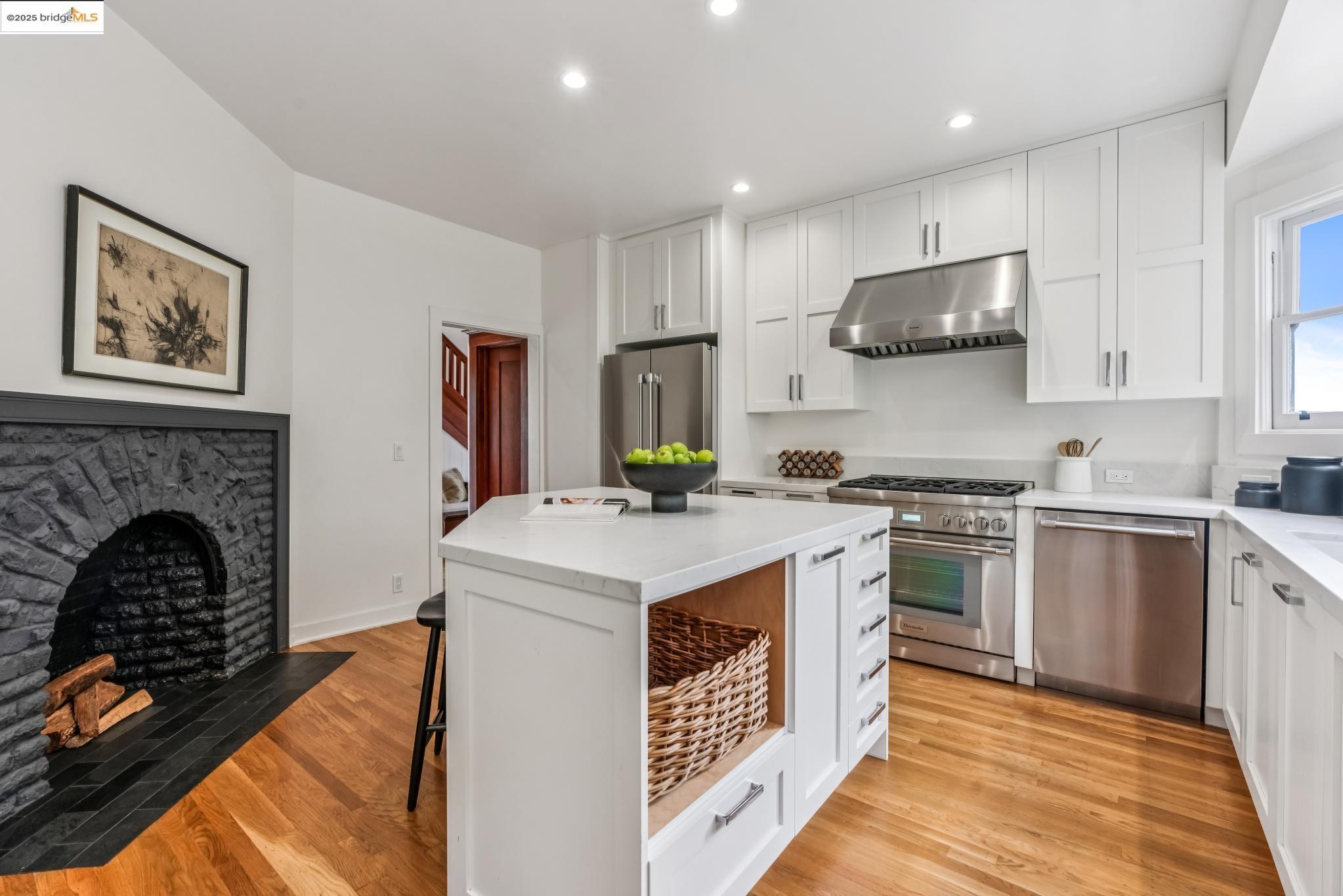 Detail Gallery Image 23 of 60 For 60 Panoramic Way, Berkeley,  CA 94704 - 5 Beds | 4/1 Baths