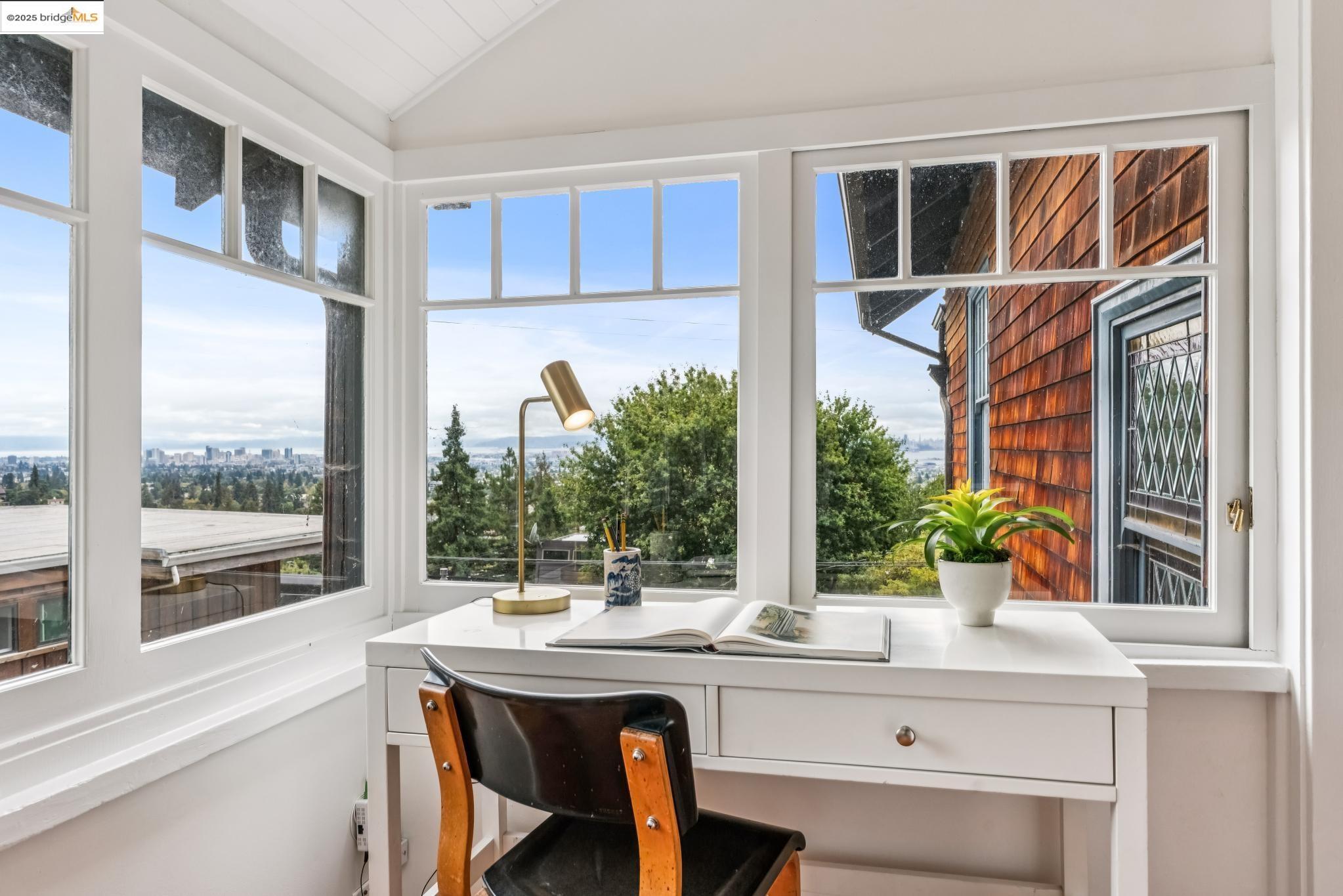 Detail Gallery Image 34 of 60 For 60 Panoramic Way, Berkeley,  CA 94704 - 5 Beds | 4/1 Baths