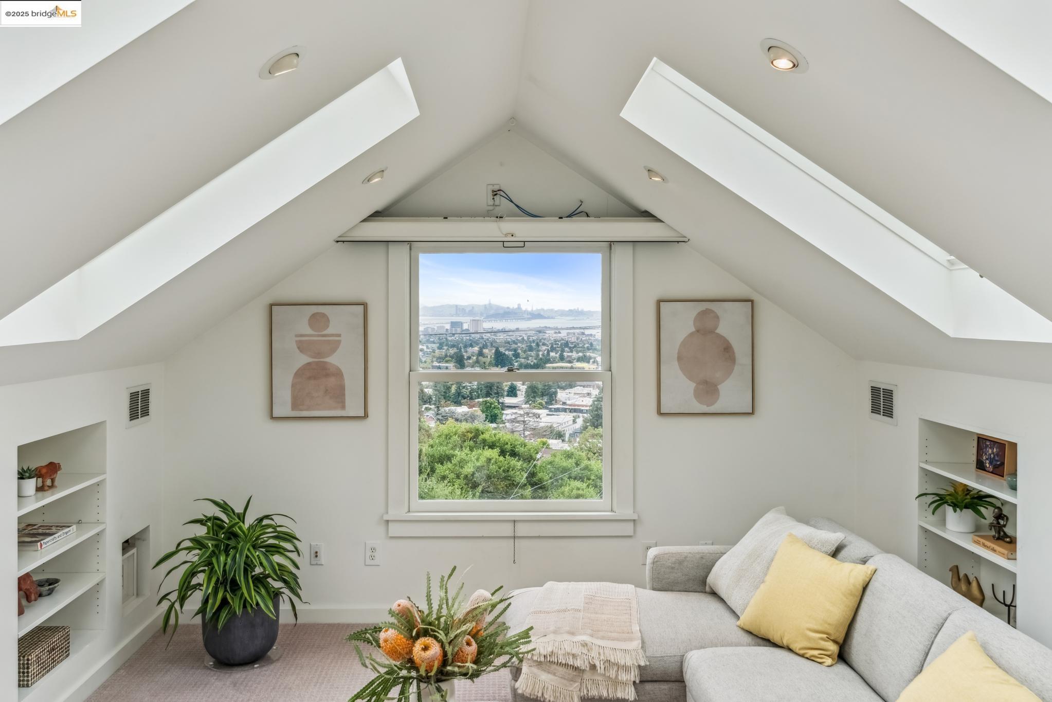 Detail Gallery Image 43 of 60 For 60 Panoramic Way, Berkeley,  CA 94704 - 5 Beds | 4/1 Baths