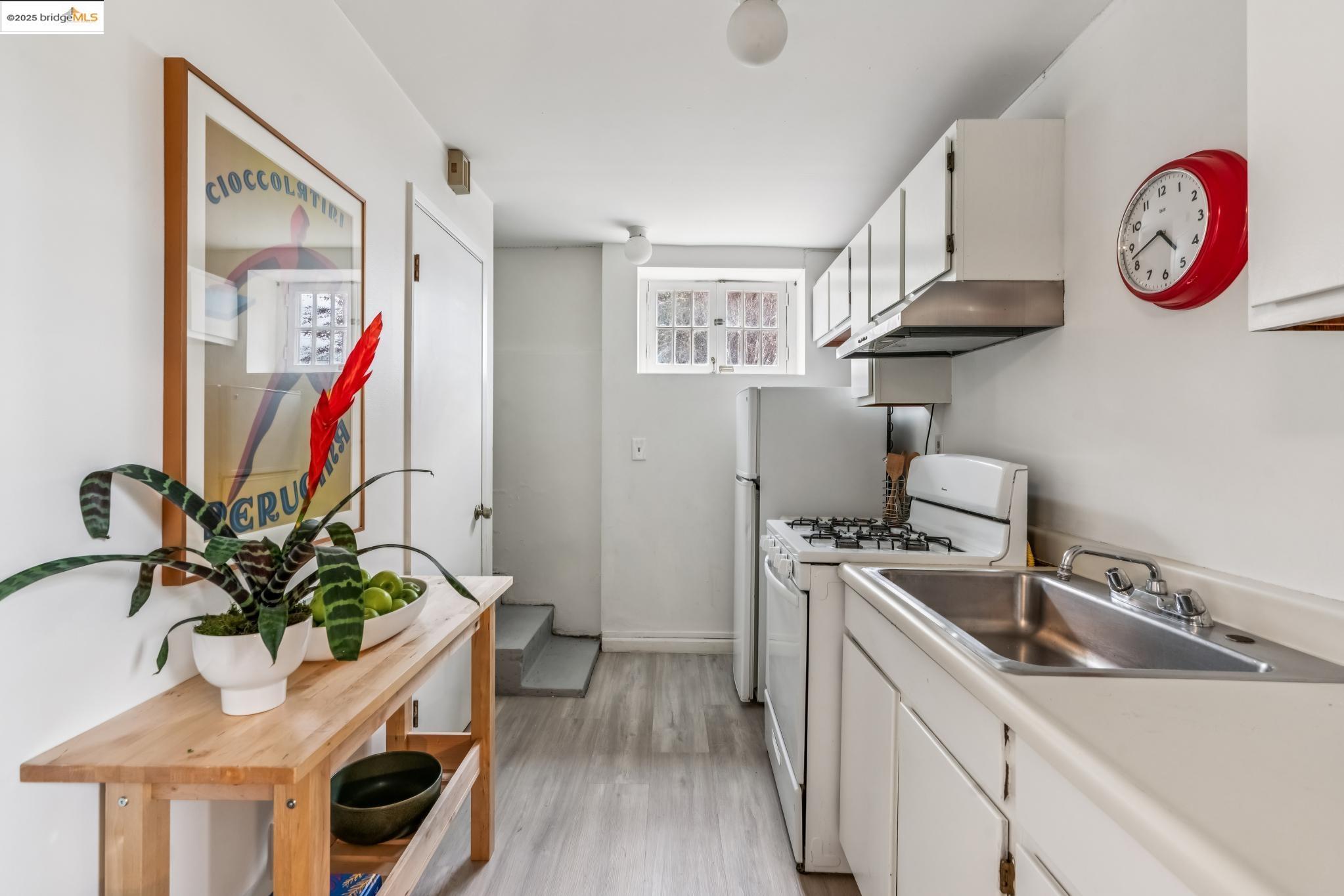 Detail Gallery Image 49 of 60 For 60 Panoramic Way, Berkeley,  CA 94704 - 5 Beds | 4/1 Baths