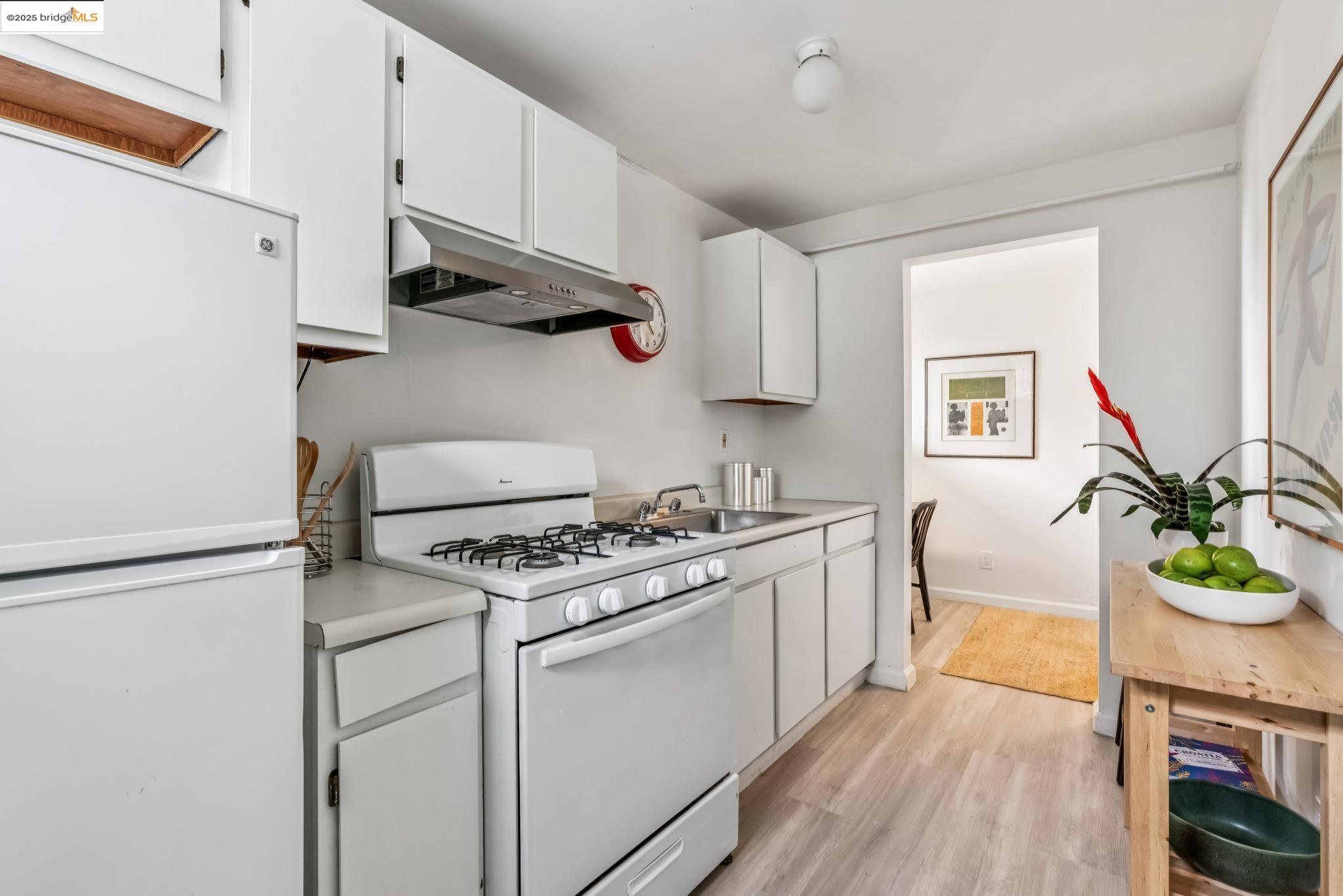 Detail Gallery Image 50 of 60 For 60 Panoramic Way, Berkeley,  CA 94704 - 5 Beds | 4/1 Baths
