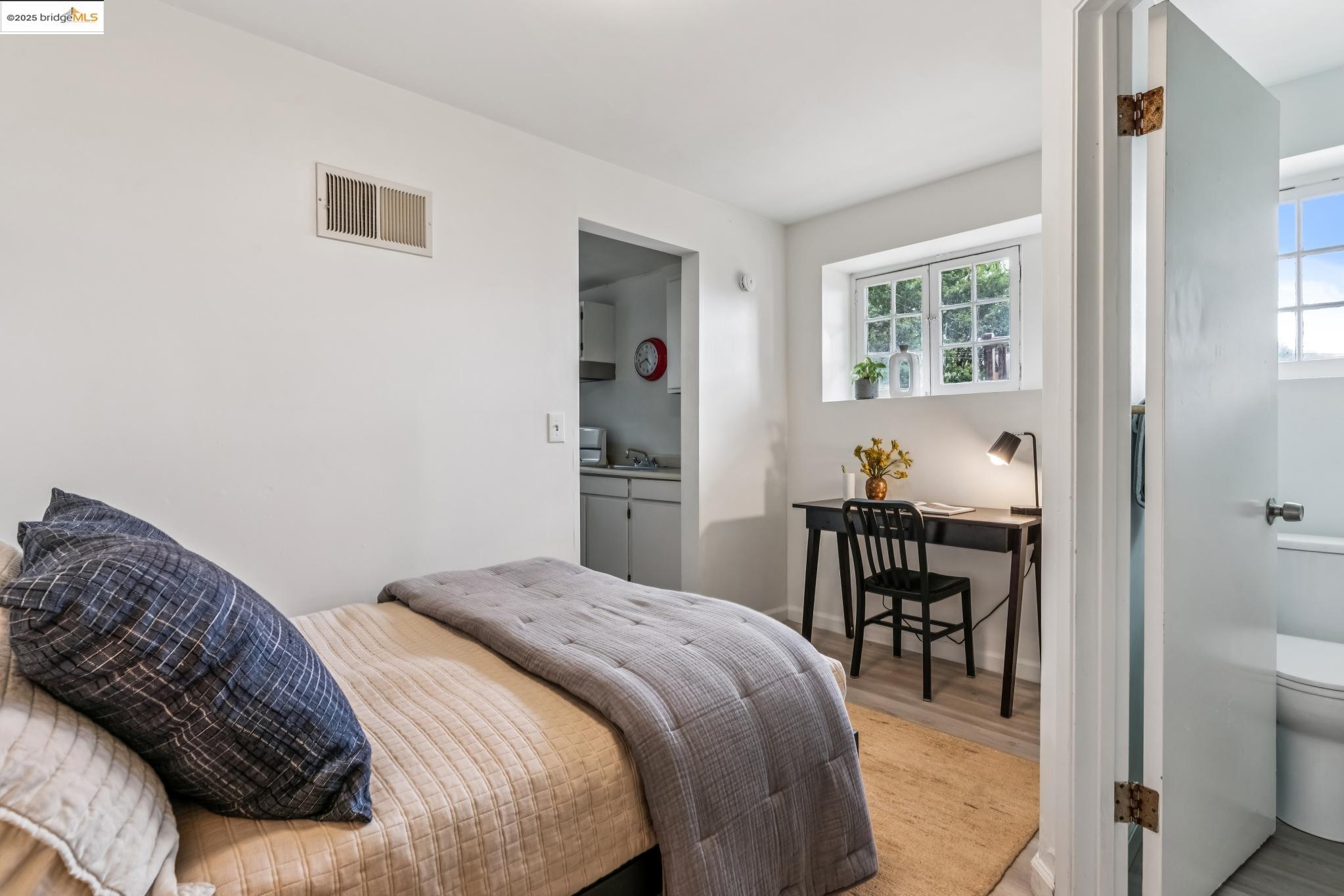 Detail Gallery Image 52 of 60 For 60 Panoramic Way, Berkeley,  CA 94704 - 5 Beds | 4/1 Baths