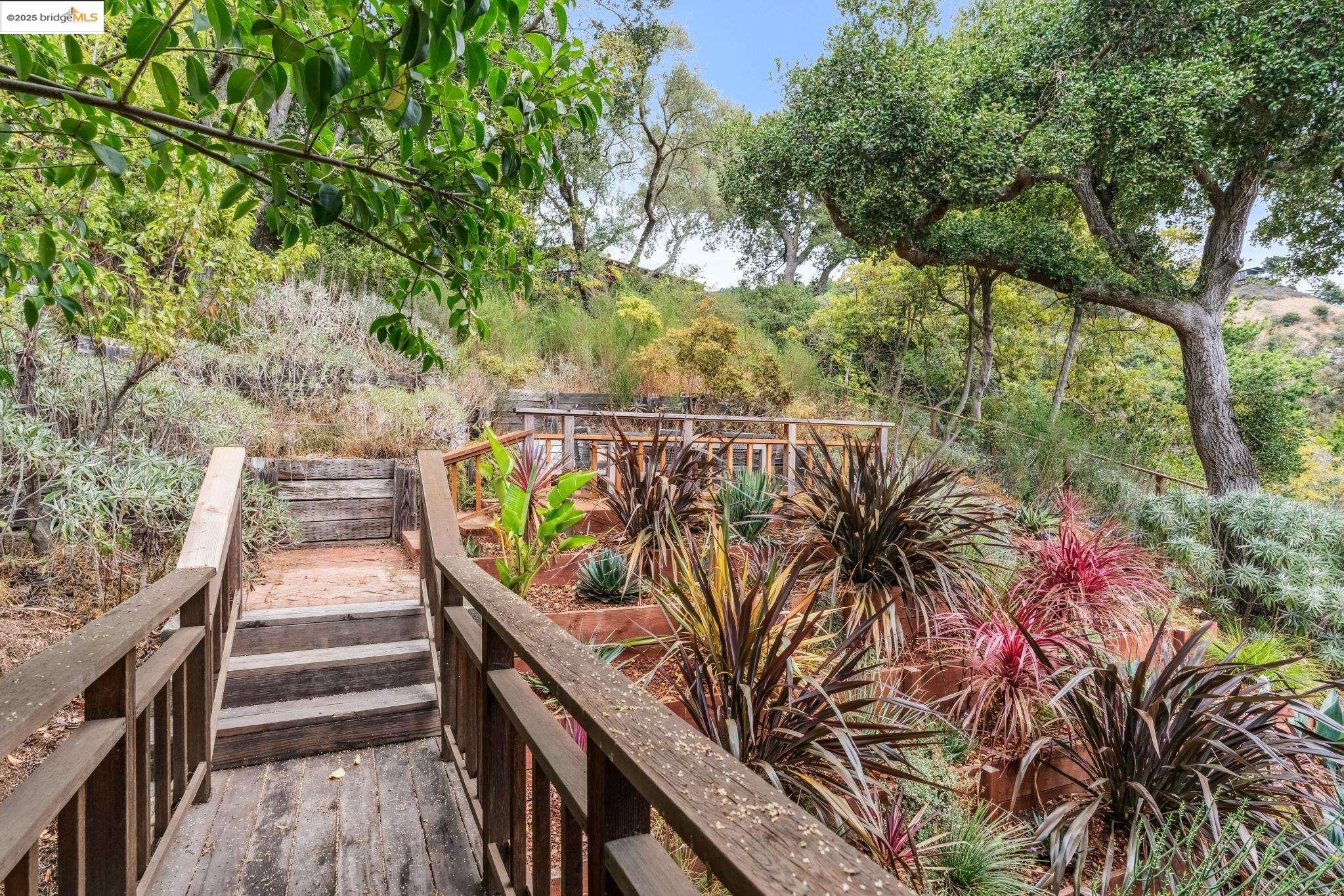 Detail Gallery Image 55 of 60 For 60 Panoramic Way, Berkeley,  CA 94704 - 5 Beds | 4/1 Baths