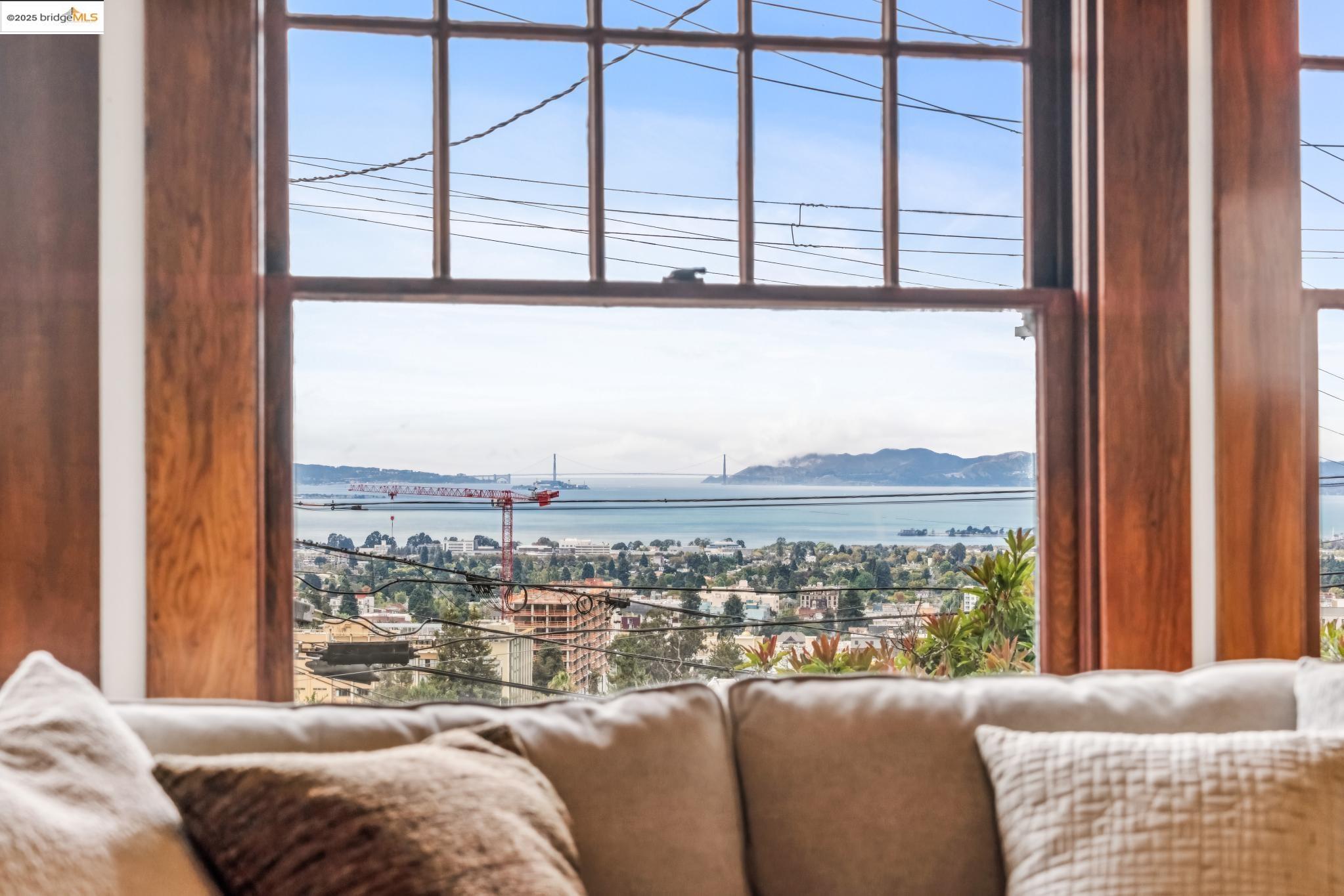 Detail Gallery Image 7 of 60 For 60 Panoramic Way, Berkeley,  CA 94704 - 5 Beds | 4/1 Baths
