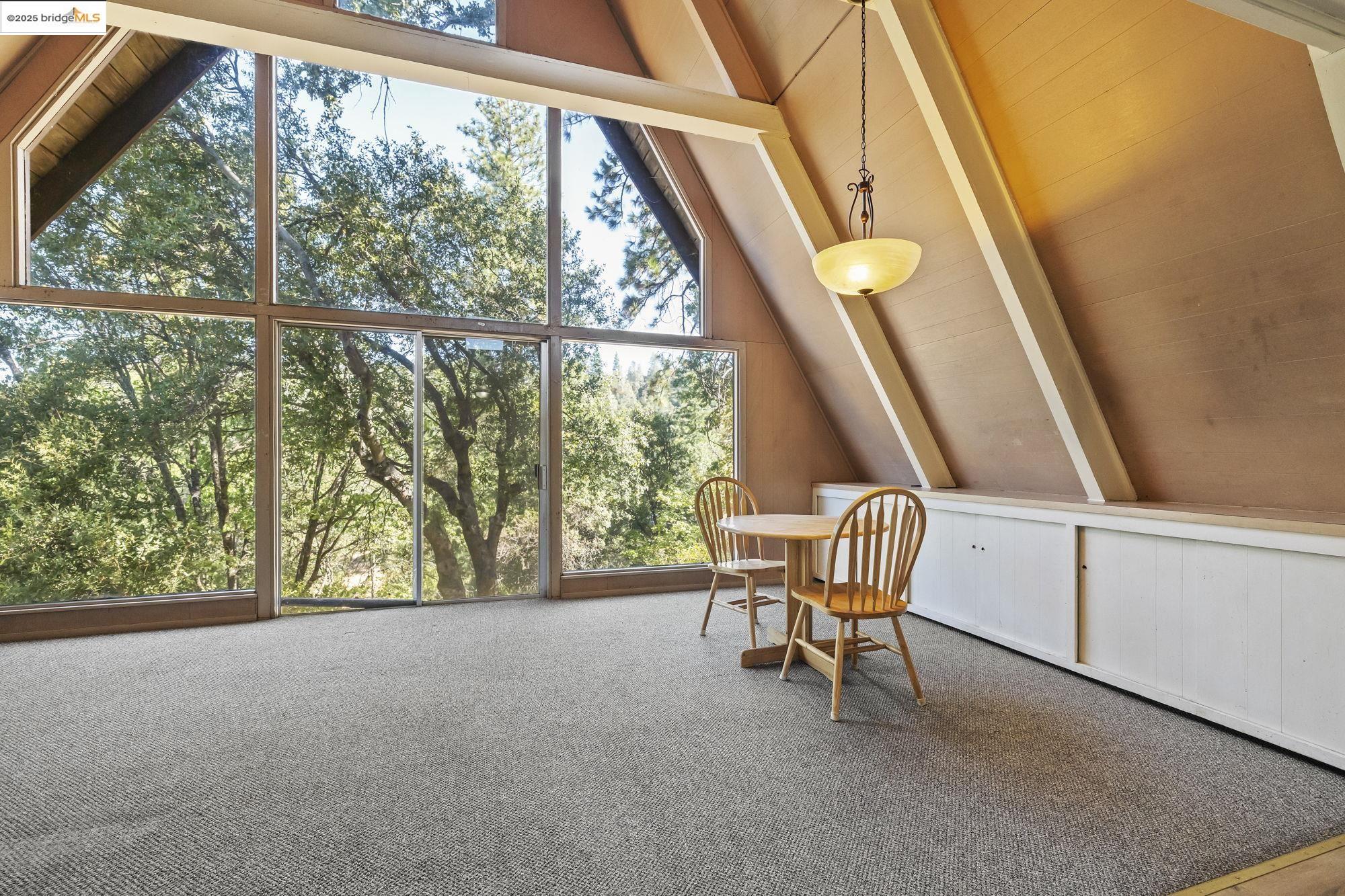 Detail Gallery Image 3 of 46 For 20738 Ponderosa Way, Tuolumne,  CA 95379 - 3 Beds | 3 Baths