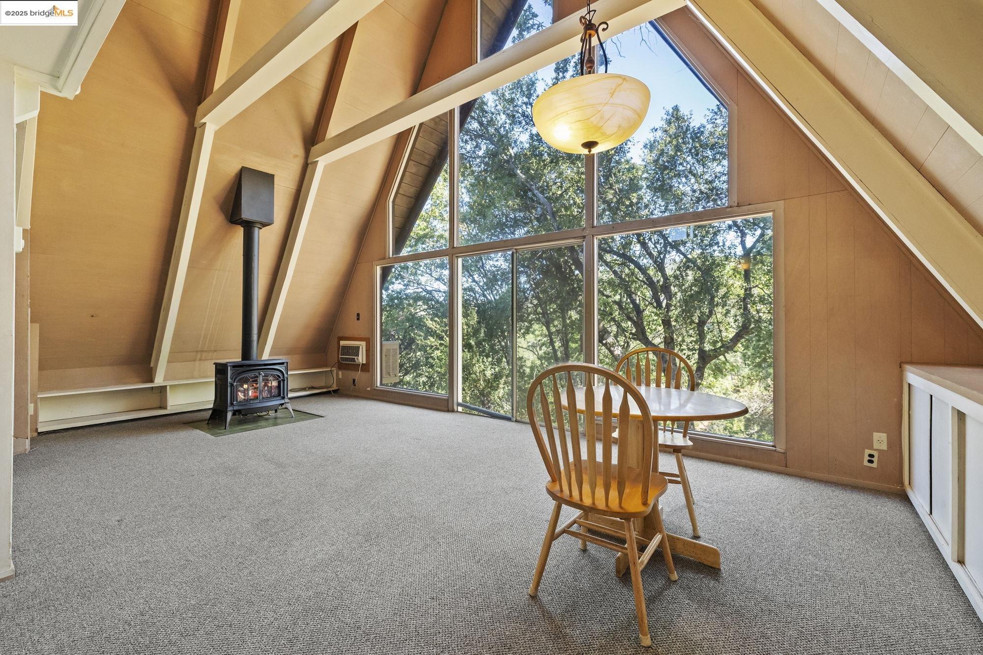 Detail Gallery Image 4 of 46 For 20738 Ponderosa Way, Tuolumne,  CA 95379 - 3 Beds | 3 Baths