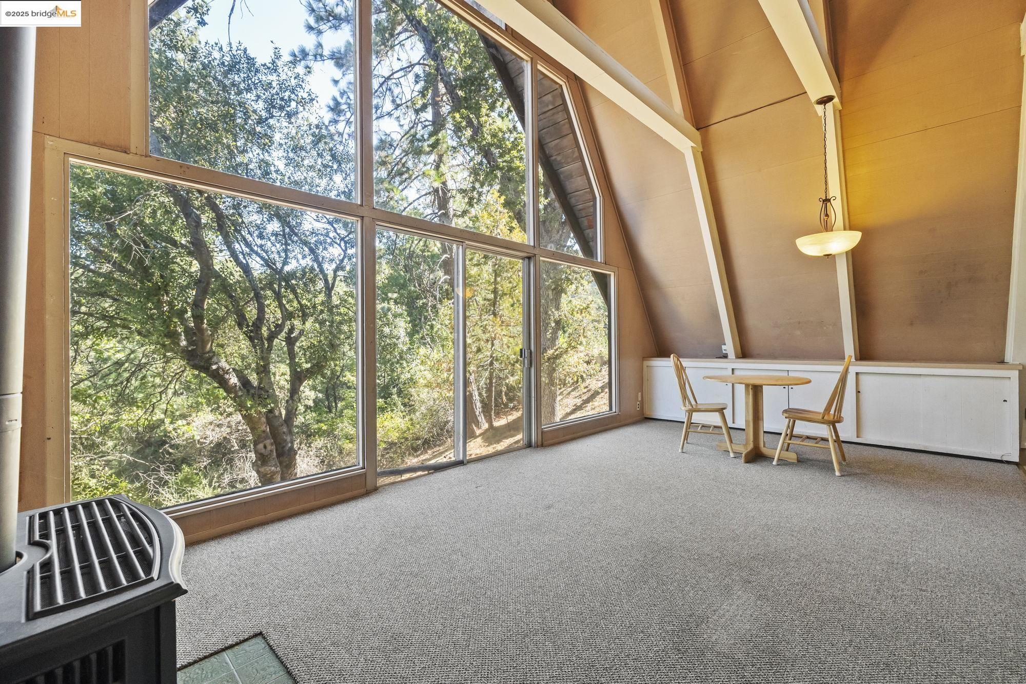 Detail Gallery Image 5 of 46 For 20738 Ponderosa Way, Tuolumne,  CA 95379 - 3 Beds | 3 Baths