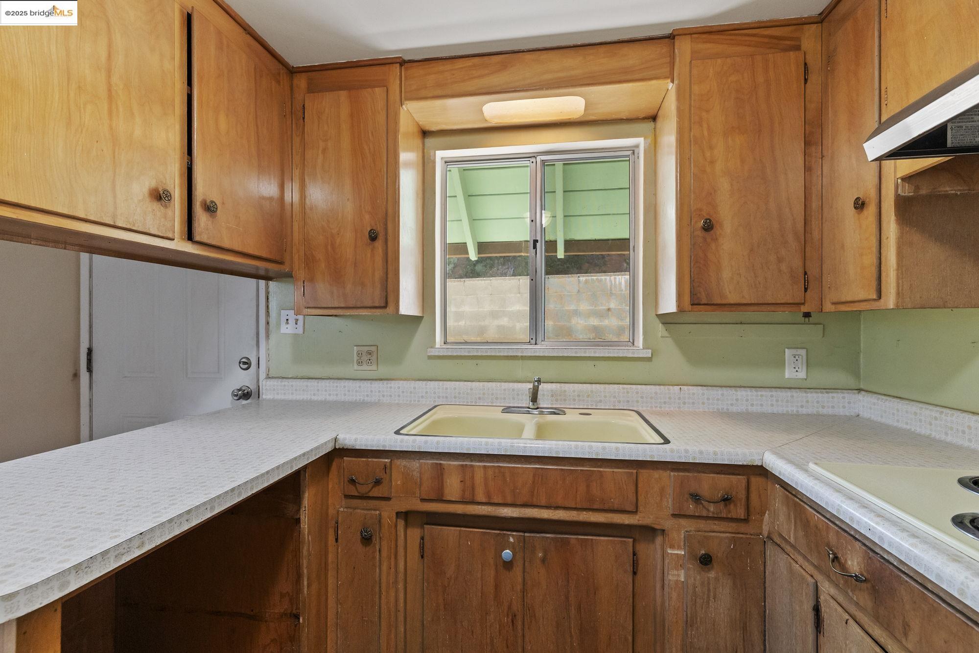 Detail Gallery Image 10 of 46 For 20738 Ponderosa Way, Tuolumne,  CA 95379 - 3 Beds | 3 Baths