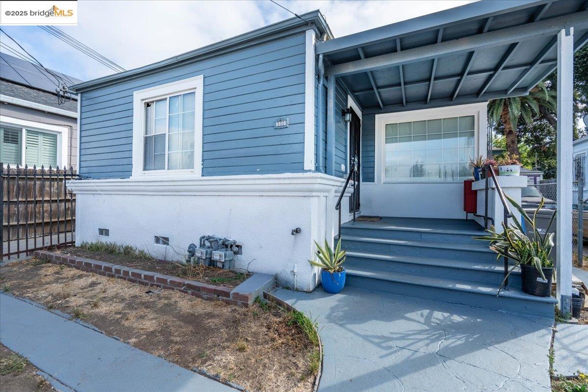 Detail Gallery Image 2 of 25 For 8806 Dowling St, Oakland,  CA 94605 - – Beds | – Baths