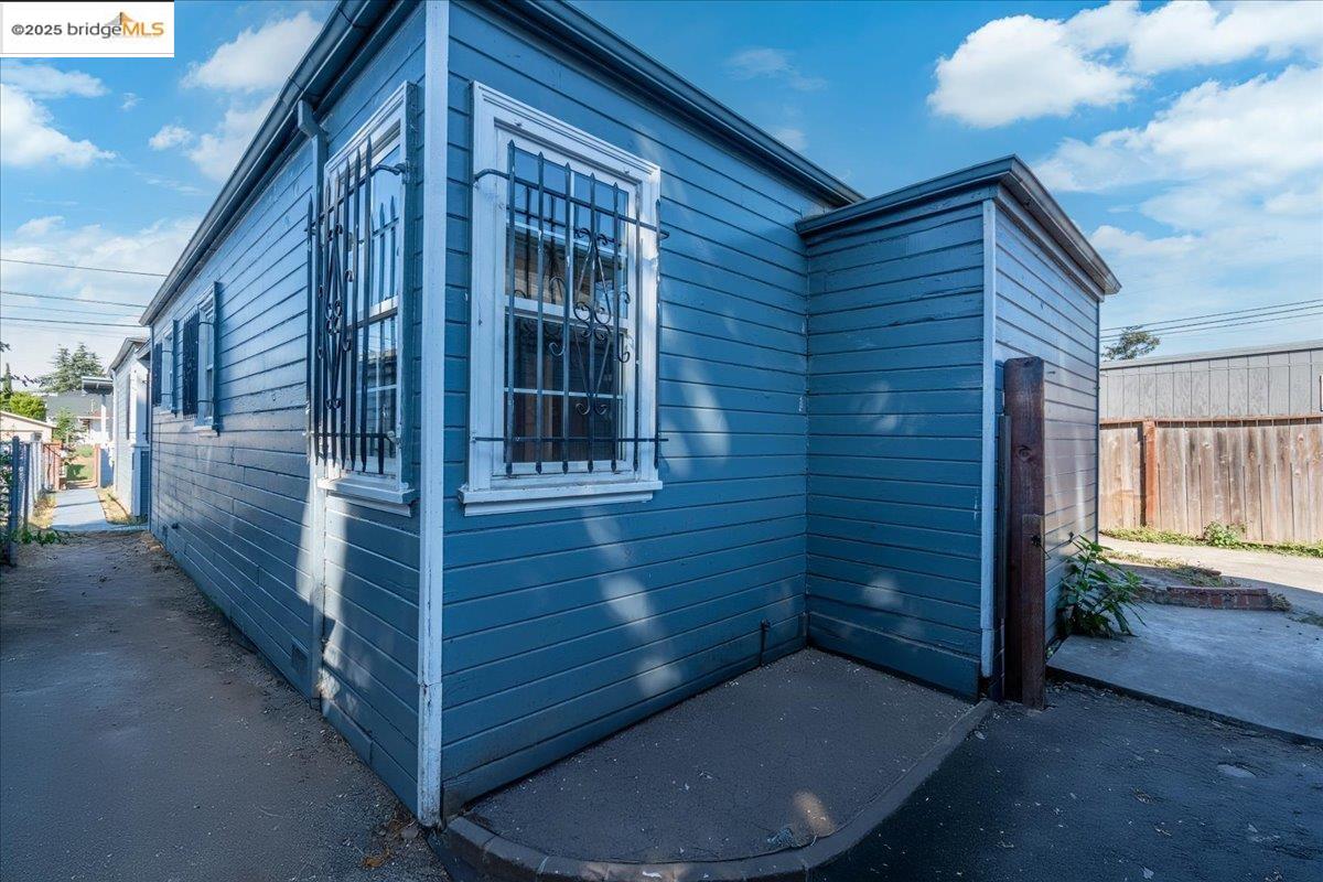 Detail Gallery Image 23 of 25 For 8806 Dowling St, Oakland,  CA 94605 - – Beds | – Baths