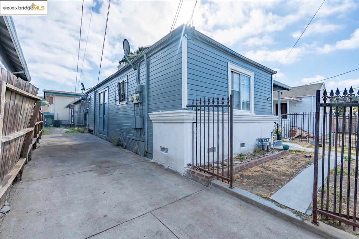 Detail Gallery Image 4 of 25 For 8806 Dowling St, Oakland,  CA 94605 - – Beds | – Baths