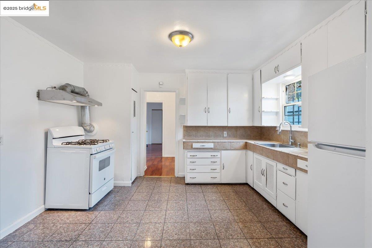 Detail Gallery Image 8 of 25 For 8806 Dowling St, Oakland,  CA 94605 - – Beds | – Baths