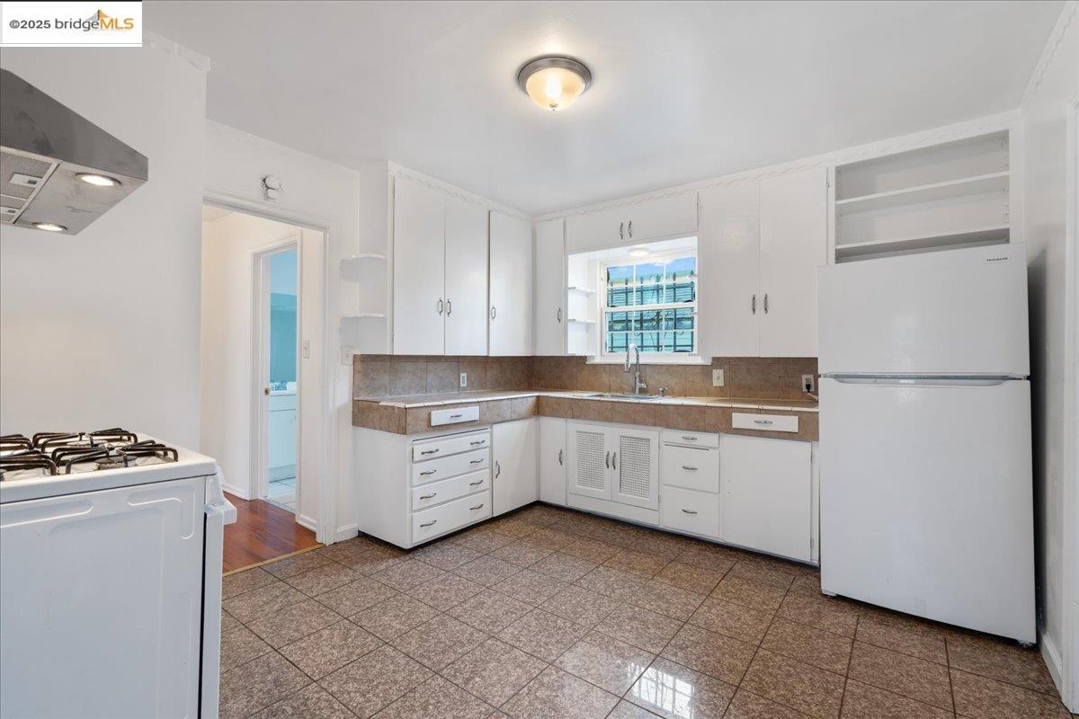 Detail Gallery Image 9 of 25 For 8806 Dowling St, Oakland,  CA 94605 - – Beds | – Baths